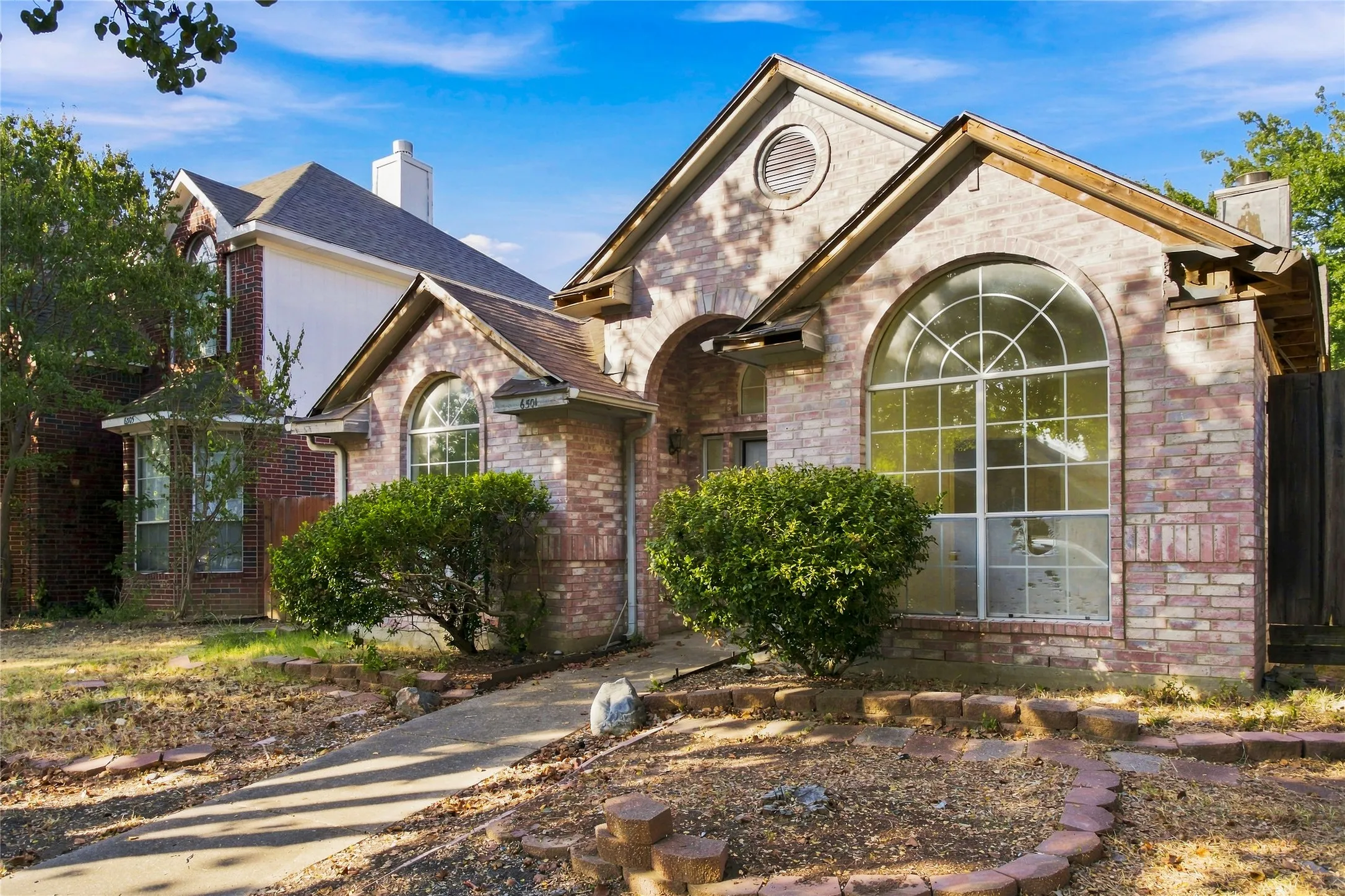 Single Family Residence For Sale in Dallas County , 6501 White Oak Drive, Rowlett, Texas 75089, 2 Bedroom, 2 Bathroom, 2 Garage spaces, 1,354 Sqft, built in 1990, mls#21381732, Real Estate Agent in Rowlett, Homes For Sale in Dallas county, Homes For Sale in Rowlett, Realtor in Rowlett Texas, Real Estate Brokerage Independent Realty Texas, Luminita Cordes Realtor