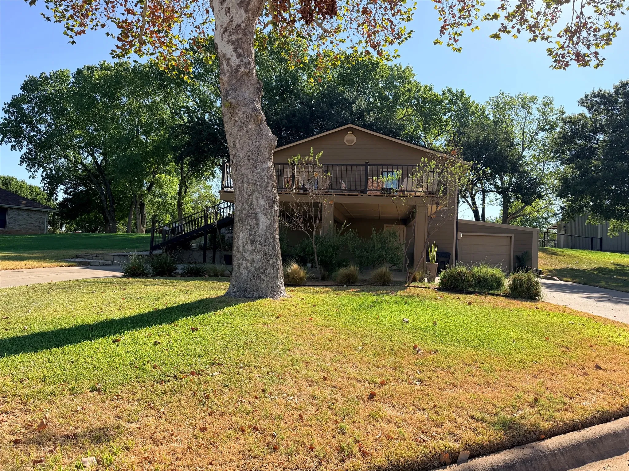 Single Family Residence For Sale in Comanche County , 160 Hogan Drive, Comanche, Texas 76442, 3 Bedroom, 3 Bathroom, 1 Garage spaces, 1,870 Sqft, built in 1977, mls#21382061, Real Estate Agent in Comanche, Homes For Sale in Comanche county, Homes For Sale in Comanche, Realtor in Comanche Texas, Real Estate Brokerage Independent Realty Texas, Luminita Cordes Realtor
