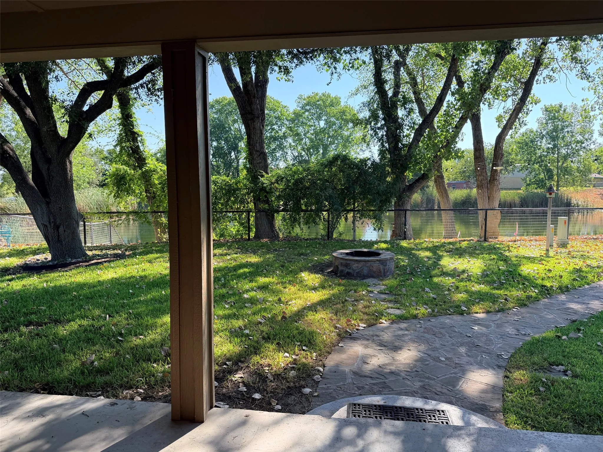 Single Family Residence For Sale in Comanche County , 160 Hogan Drive, Comanche, Texas 76442, 3 Bedroom, 3 Bathroom, 1 Garage spaces, 1,870 Sqft, built in 1977, mls#21382061, Real Estate Agent in Comanche, Homes For Sale in Comanche county, Homes For Sale in Comanche, Realtor in Comanche Texas, Real Estate Brokerage Independent Realty Texas, Luminita Cordes Realtor