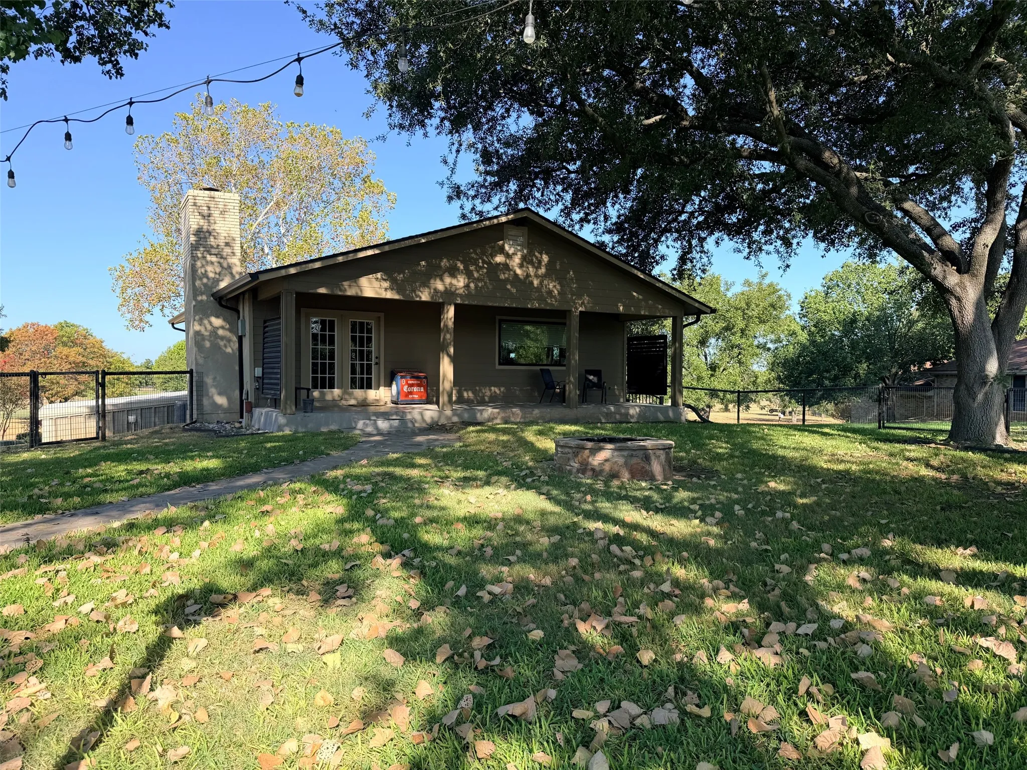 Single Family Residence For Sale in Comanche County , 160 Hogan Drive, Comanche, Texas 76442, 3 Bedroom, 3 Bathroom, 1 Garage spaces, 1,870 Sqft, built in 1977, mls#21382061, Real Estate Agent in Comanche, Homes For Sale in Comanche county, Homes For Sale in Comanche, Realtor in Comanche Texas, Real Estate Brokerage Independent Realty Texas, Luminita Cordes Realtor