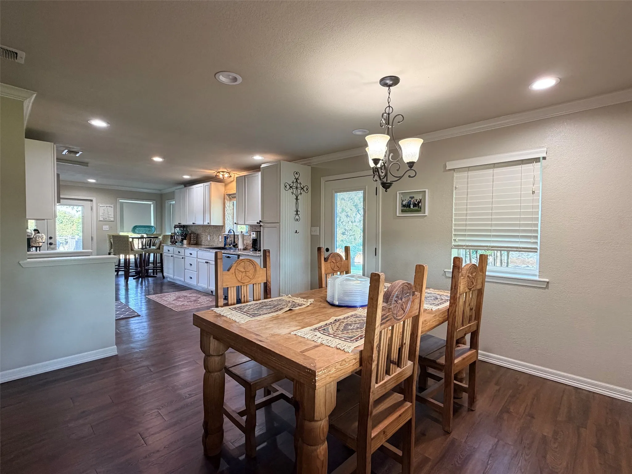 Single Family Residence For Sale in Comanche County , 160 Hogan Drive, Comanche, Texas 76442, 3 Bedroom, 3 Bathroom, 1 Garage spaces, 1,870 Sqft, built in 1977, mls#21382061, Real Estate Agent in Comanche, Homes For Sale in Comanche county, Homes For Sale in Comanche, Realtor in Comanche Texas, Real Estate Brokerage Independent Realty Texas, Luminita Cordes Realtor