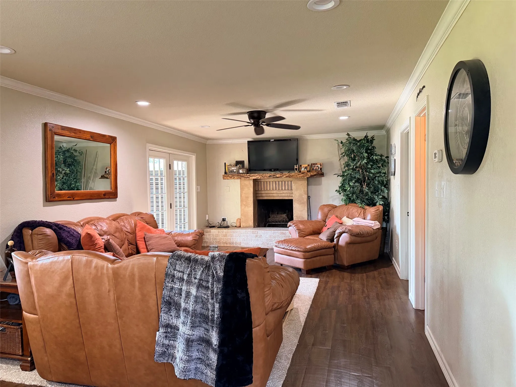 Single Family Residence For Sale in Comanche County , 160 Hogan Drive, Comanche, Texas 76442, 3 Bedroom, 3 Bathroom, 1 Garage spaces, 1,870 Sqft, built in 1977, mls#21382061, Real Estate Agent in Comanche, Homes For Sale in Comanche county, Homes For Sale in Comanche, Realtor in Comanche Texas, Real Estate Brokerage Independent Realty Texas, Luminita Cordes Realtor