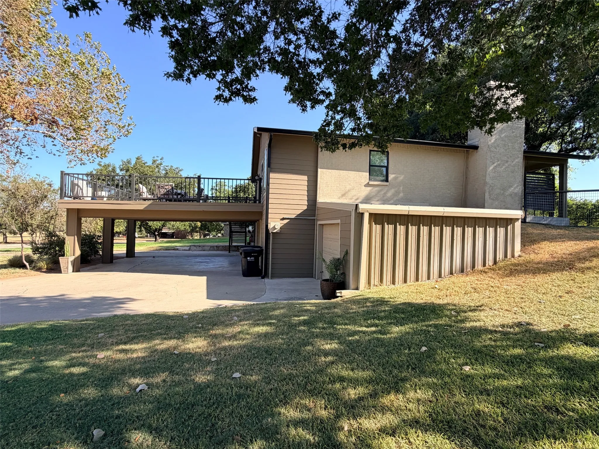 Single Family Residence For Sale in Comanche County , 160 Hogan Drive, Comanche, Texas 76442, 3 Bedroom, 3 Bathroom, 1 Garage spaces, 1,870 Sqft, built in 1977, mls#21382061, Real Estate Agent in Comanche, Homes For Sale in Comanche county, Homes For Sale in Comanche, Realtor in Comanche Texas, Real Estate Brokerage Independent Realty Texas, Luminita Cordes Realtor