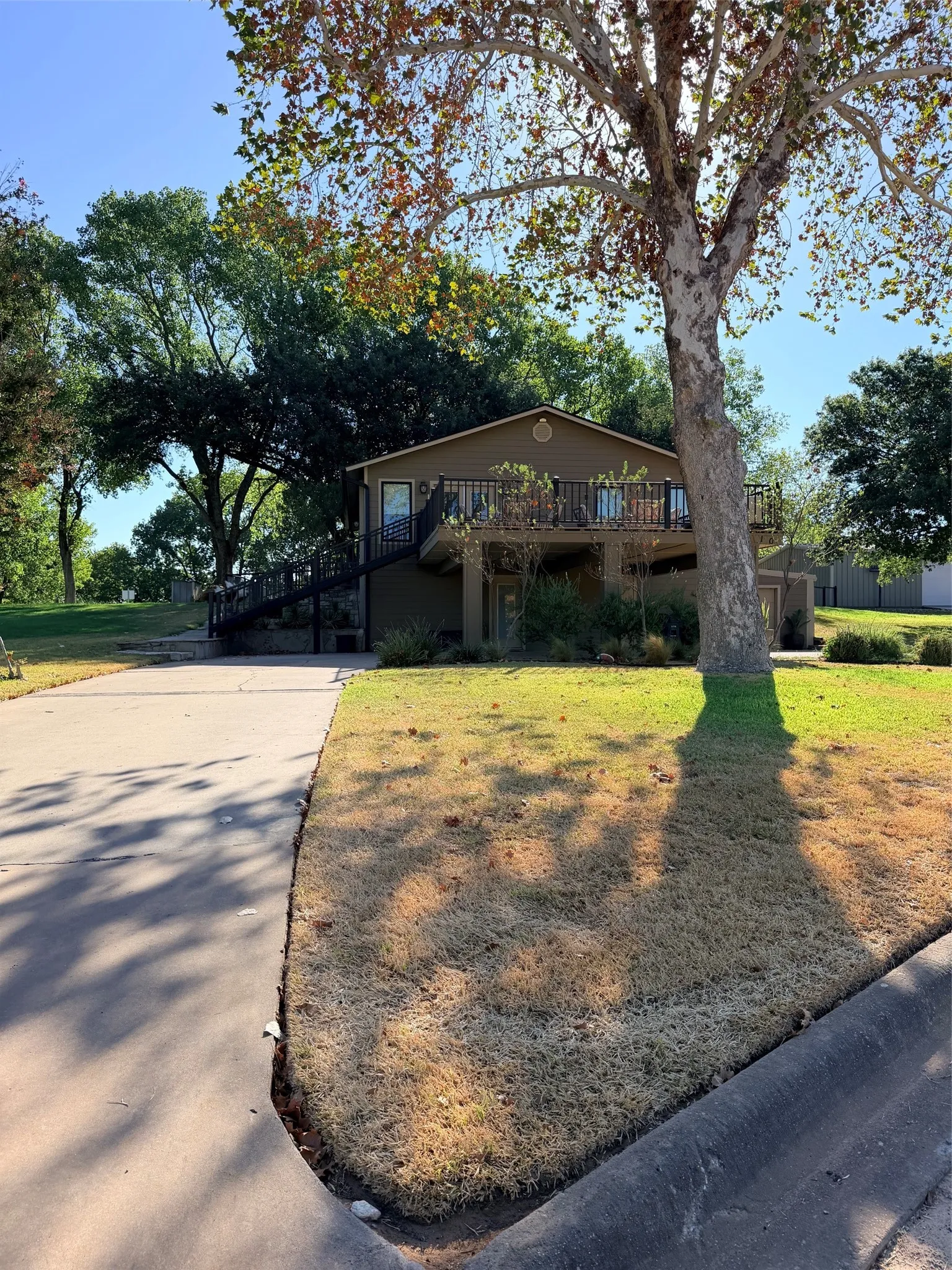Single Family Residence For Sale in Comanche County , 160 Hogan Drive, Comanche, Texas 76442, 3 Bedroom, 3 Bathroom, 1 Garage spaces, 1,870 Sqft, built in 1977, mls#21382061, Real Estate Agent in Comanche, Homes For Sale in Comanche county, Homes For Sale in Comanche, Realtor in Comanche Texas, Real Estate Brokerage Independent Realty Texas, Luminita Cordes Realtor