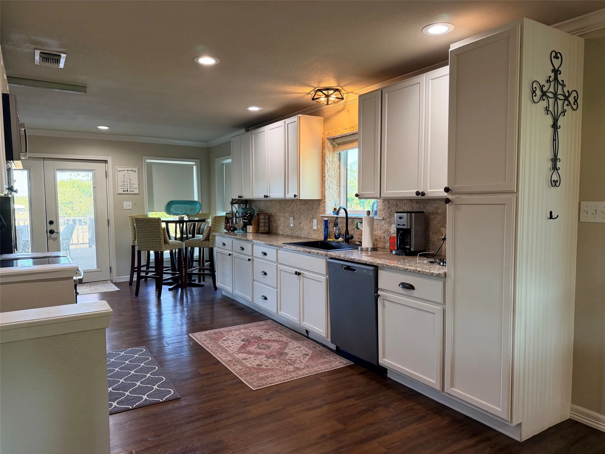 Single Family Residence For Sale in Comanche County , 160 Hogan Drive, Comanche, Texas 76442, 3 Bedroom, 3 Bathroom, 1 Garage spaces, 1,870 Sqft, built in 1977, mls#21382061, Real Estate Agent in Comanche, Homes For Sale in Comanche county, Homes For Sale in Comanche, Realtor in Comanche Texas, Real Estate Brokerage Independent Realty Texas, Luminita Cordes Realtor
