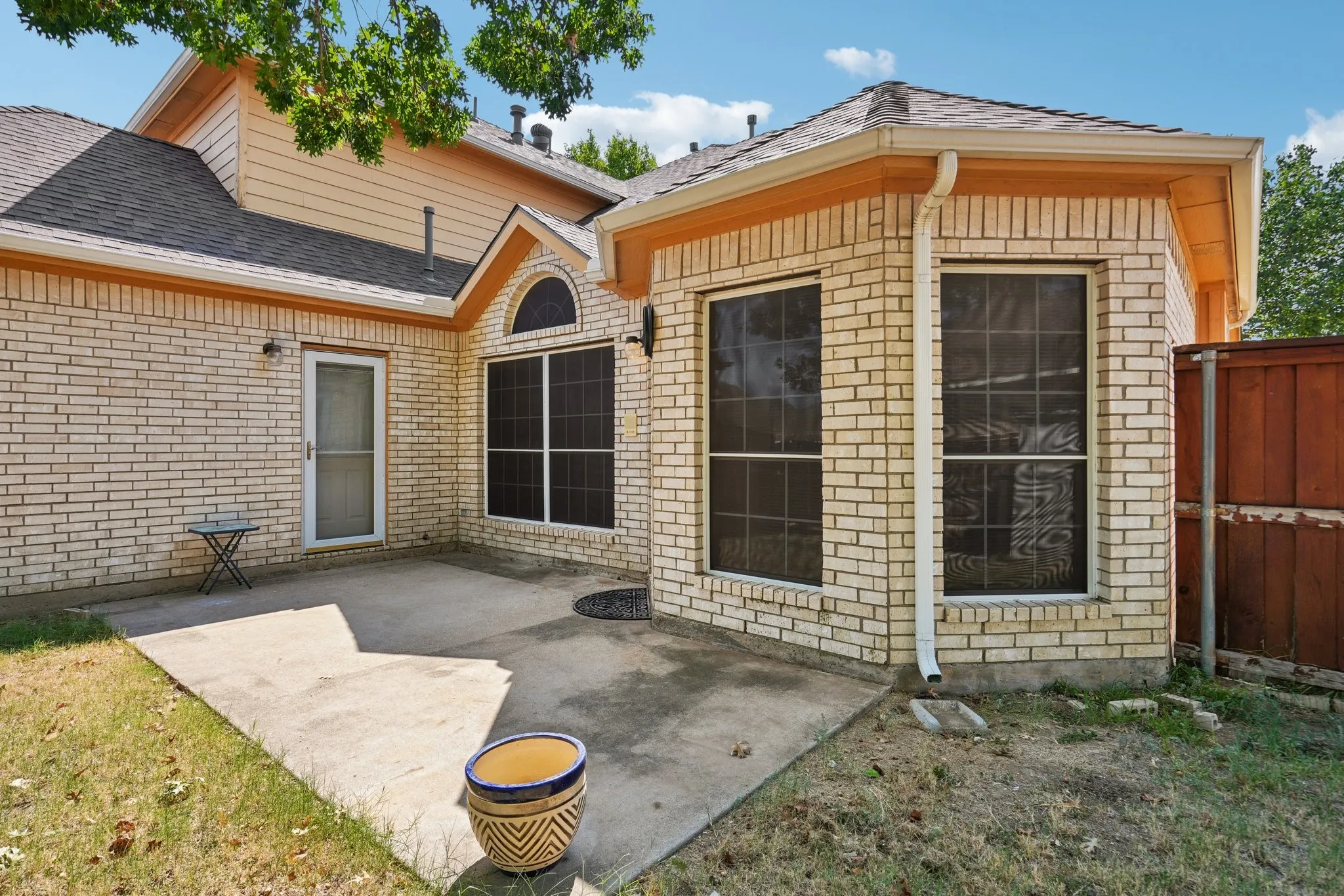 Single Family Residence For Sale in Dallas County , 1517 Mountain Laurel Lane, De Soto, Texas 75115, 4 Bedroom, 3 Bathroom, 2 Garage spaces, 2,849 Sqft, built in 2001, mls#21382151, Real Estate Agent in De Soto, Homes For Sale in Dallas county, Homes For Sale in De Soto, Realtor in De Soto Texas, Real Estate Brokerage Independent Realty Texas, Luminita Cordes Realtor