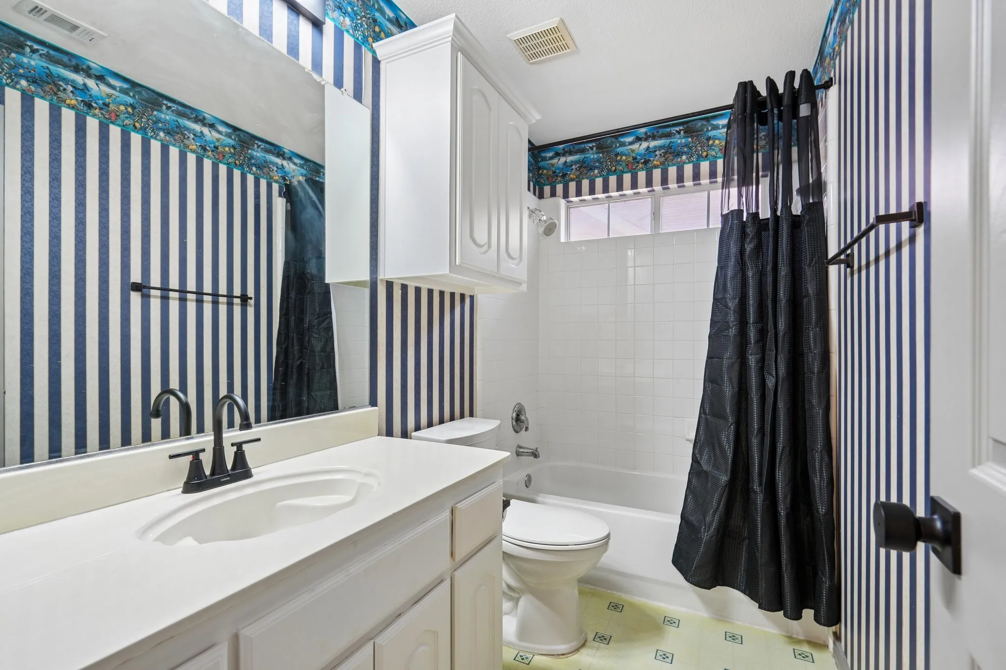 Single Family Residence For Sale in Dallas County , 1517 Mountain Laurel Lane, De Soto, Texas 75115, 4 Bedroom, 3 Bathroom, 2 Garage spaces, 2,849 Sqft, built in 2001, mls#21382151, Real Estate Agent in De Soto, Homes For Sale in Dallas county, Homes For Sale in De Soto, Realtor in De Soto Texas, Real Estate Brokerage Independent Realty Texas, Luminita Cordes Realtor