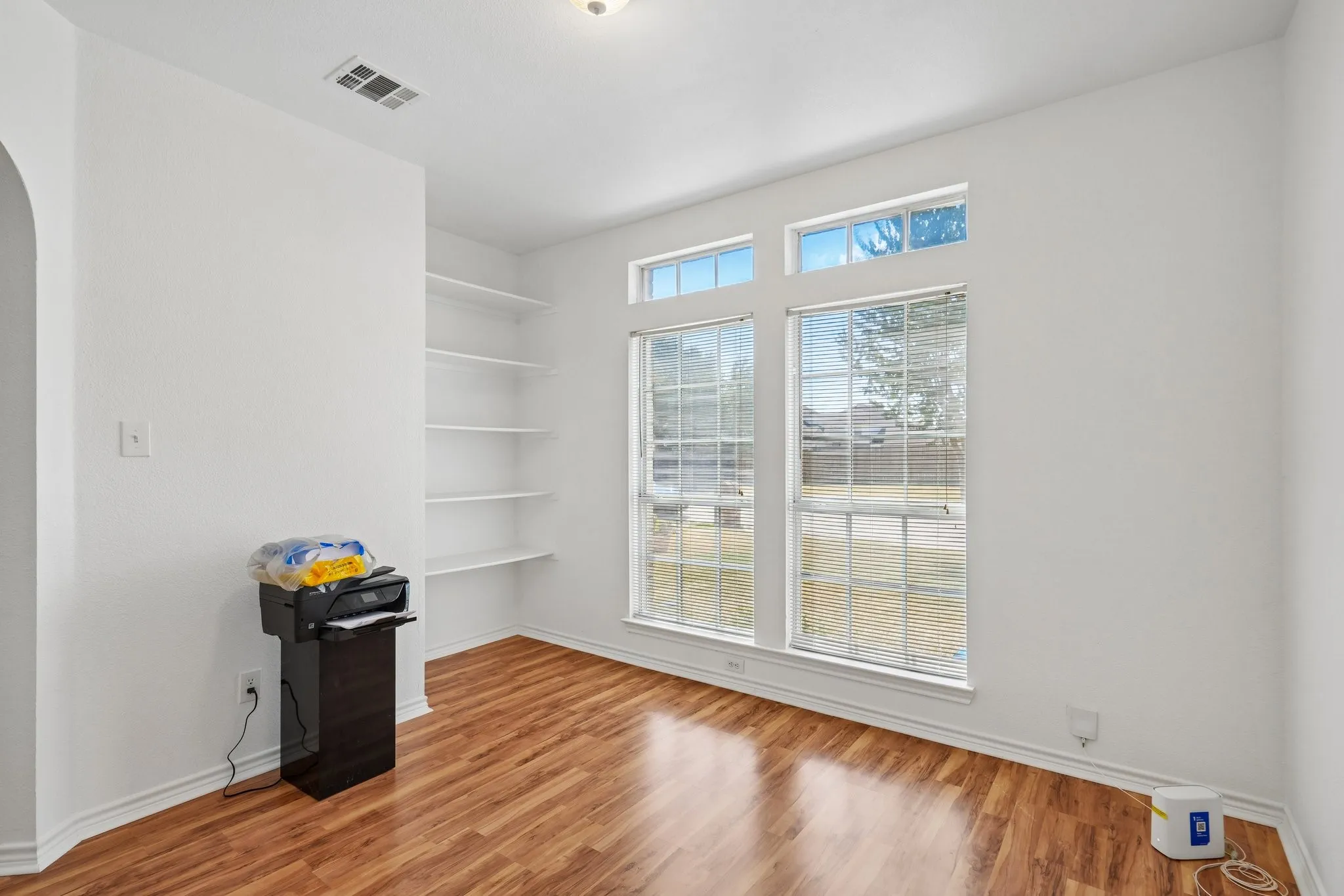 Single Family Residence For Sale in Dallas County , 1517 Mountain Laurel Lane, De Soto, Texas 75115, 4 Bedroom, 3 Bathroom, 2 Garage spaces, 2,849 Sqft, built in 2001, mls#21382151, Real Estate Agent in De Soto, Homes For Sale in Dallas county, Homes For Sale in De Soto, Realtor in De Soto Texas, Real Estate Brokerage Independent Realty Texas, Luminita Cordes Realtor