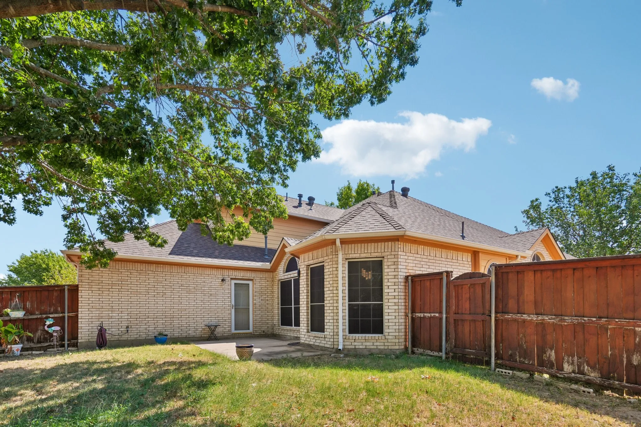Single Family Residence For Sale in Dallas County , 1517 Mountain Laurel Lane, De Soto, Texas 75115, 4 Bedroom, 3 Bathroom, 2 Garage spaces, 2,849 Sqft, built in 2001, mls#21382151, Real Estate Agent in De Soto, Homes For Sale in Dallas county, Homes For Sale in De Soto, Realtor in De Soto Texas, Real Estate Brokerage Independent Realty Texas, Luminita Cordes Realtor