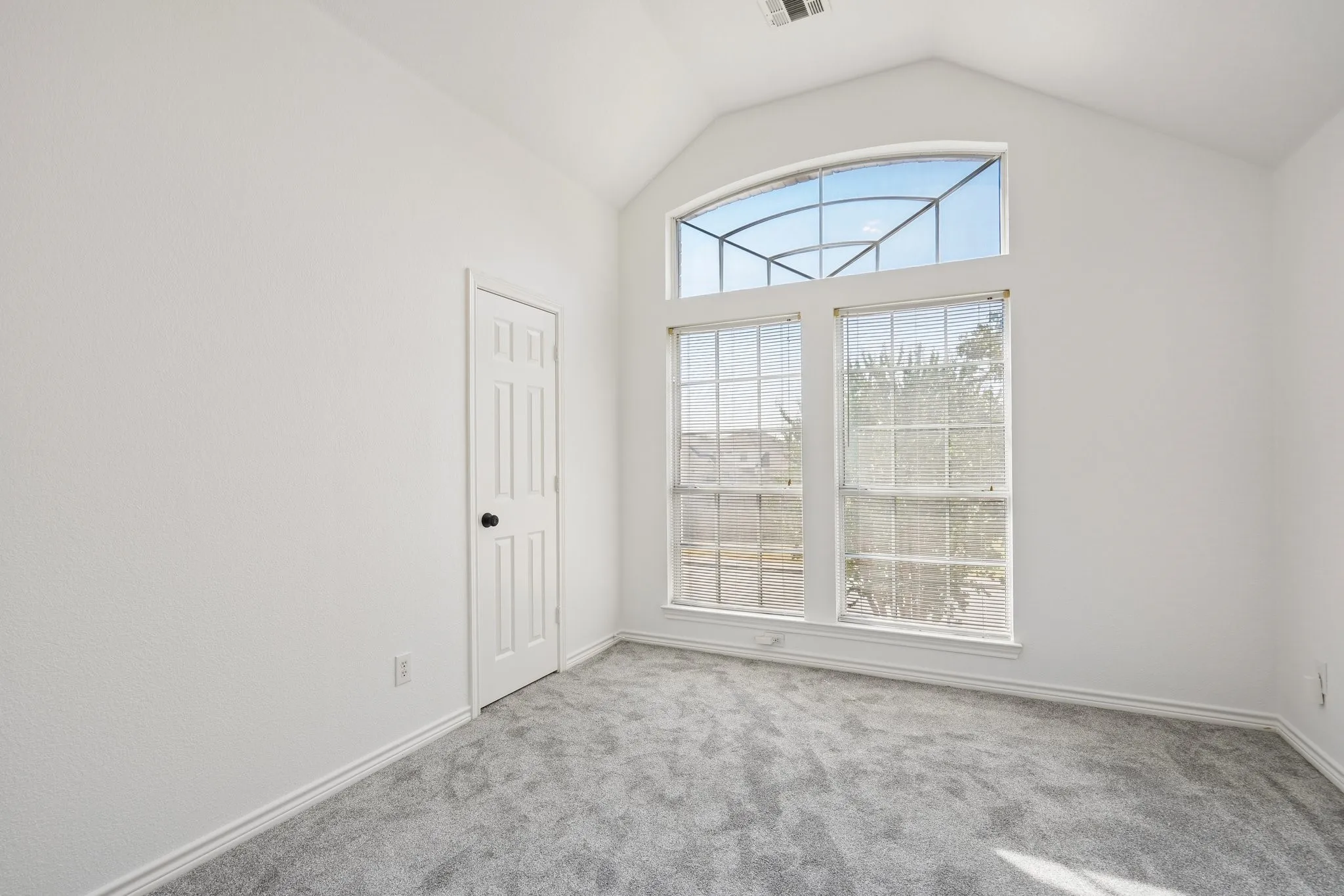 Single Family Residence For Sale in Dallas County , 1517 Mountain Laurel Lane, De Soto, Texas 75115, 4 Bedroom, 3 Bathroom, 2 Garage spaces, 2,849 Sqft, built in 2001, mls#21382151, Real Estate Agent in De Soto, Homes For Sale in Dallas county, Homes For Sale in De Soto, Realtor in De Soto Texas, Real Estate Brokerage Independent Realty Texas, Luminita Cordes Realtor