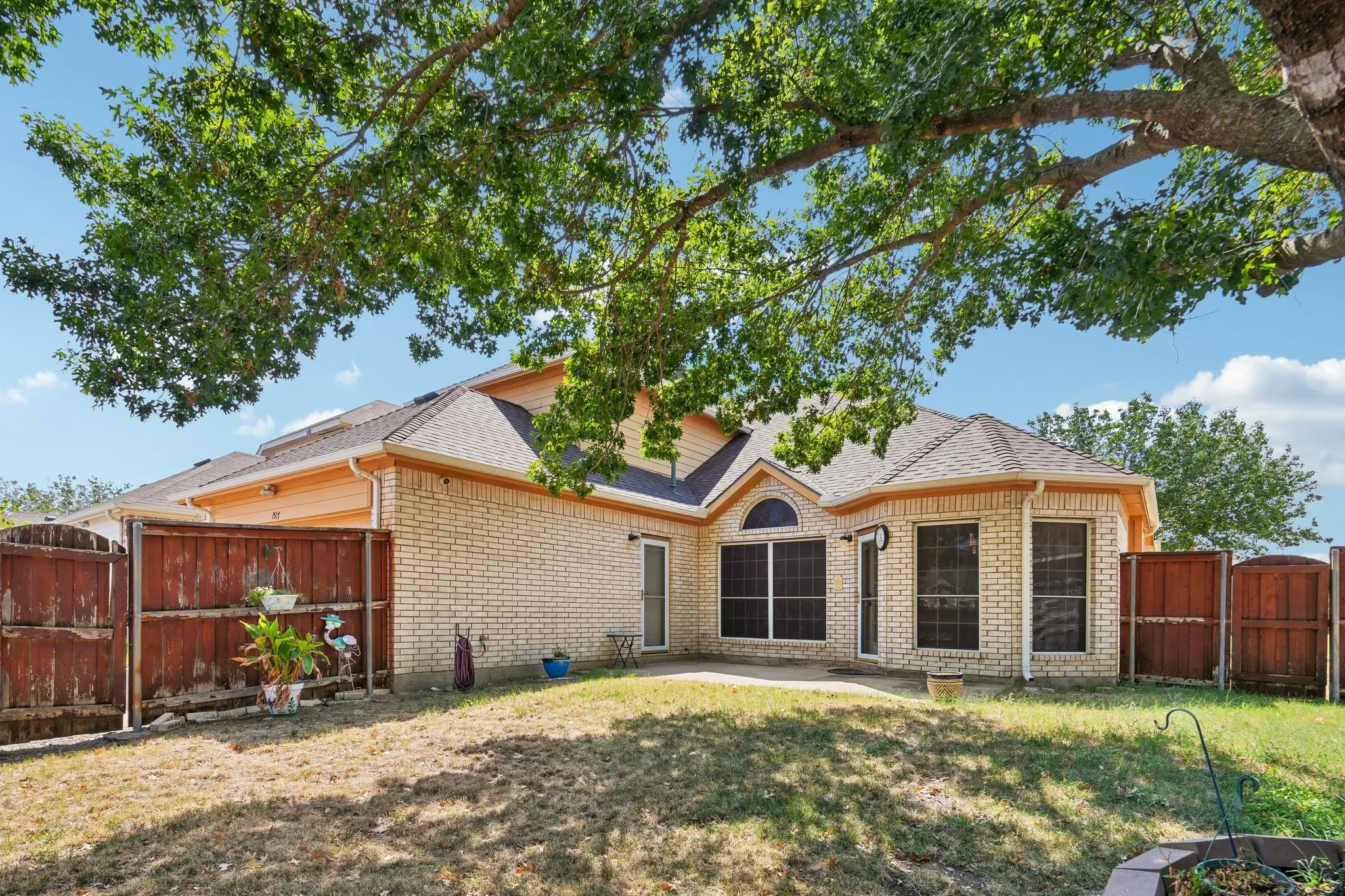 Single Family Residence For Sale in Dallas County , 1517 Mountain Laurel Lane, De Soto, Texas 75115, 4 Bedroom, 3 Bathroom, 2 Garage spaces, 2,849 Sqft, built in 2001, mls#21382151, Real Estate Agent in De Soto, Homes For Sale in Dallas county, Homes For Sale in De Soto, Realtor in De Soto Texas, Real Estate Brokerage Independent Realty Texas, Luminita Cordes Realtor