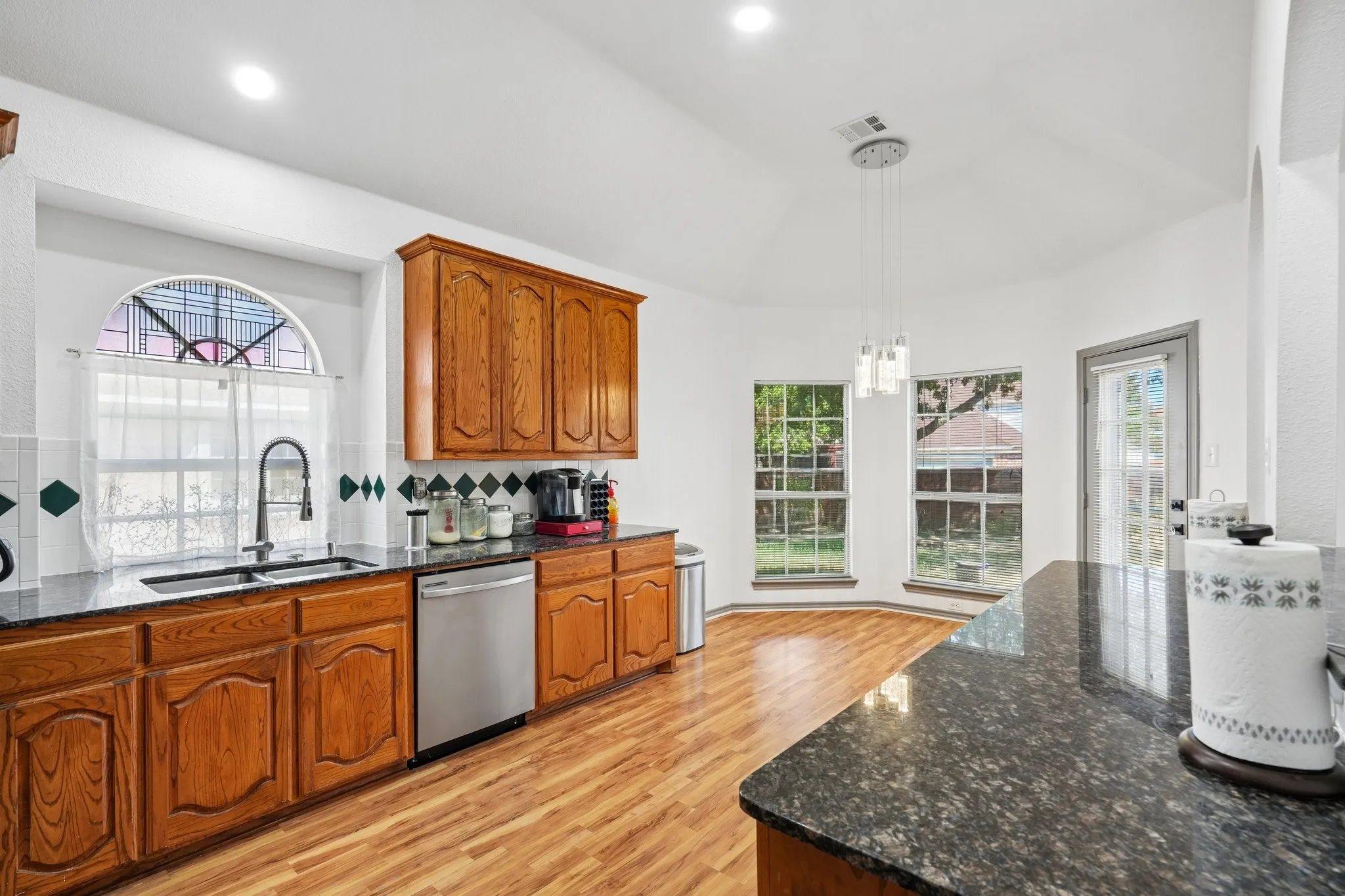 Single Family Residence For Sale in Dallas County , 1517 Mountain Laurel Lane, De Soto, Texas 75115, 4 Bedroom, 3 Bathroom, 2 Garage spaces, 2,849 Sqft, built in 2001, mls#21382151, Real Estate Agent in De Soto, Homes For Sale in Dallas county, Homes For Sale in De Soto, Realtor in De Soto Texas, Real Estate Brokerage Independent Realty Texas, Luminita Cordes Realtor