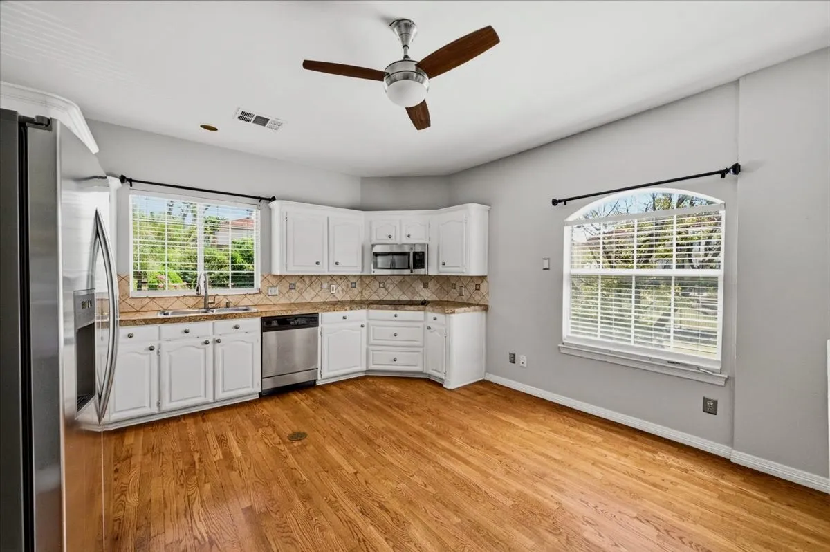 2nd floor eat in kitchen
