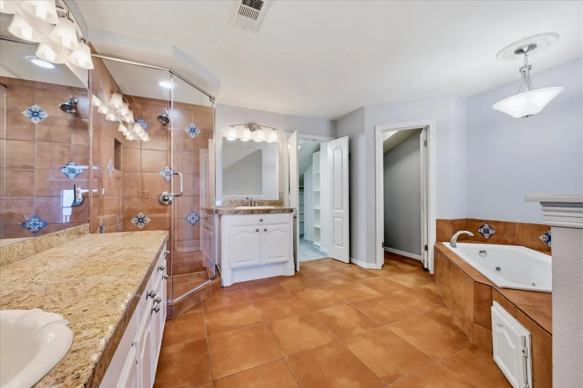Townhouse For Rent in Rockwall County , 4020 Mediterranean Street, Rockwall, Texas 75087, 2 Bedroom, 3 Bathroom, Garage spaces, 2,213 Sqft, built in 1994, mls#21377686, Real Estate Agent in Rockwall, Homes For Rent in Rockwall county, Homes For Rent in Rockwall, Realtor in Rockwall Texas, Real Estate Brokerage Independent Realty Texas, Luminita Cordes Realtor