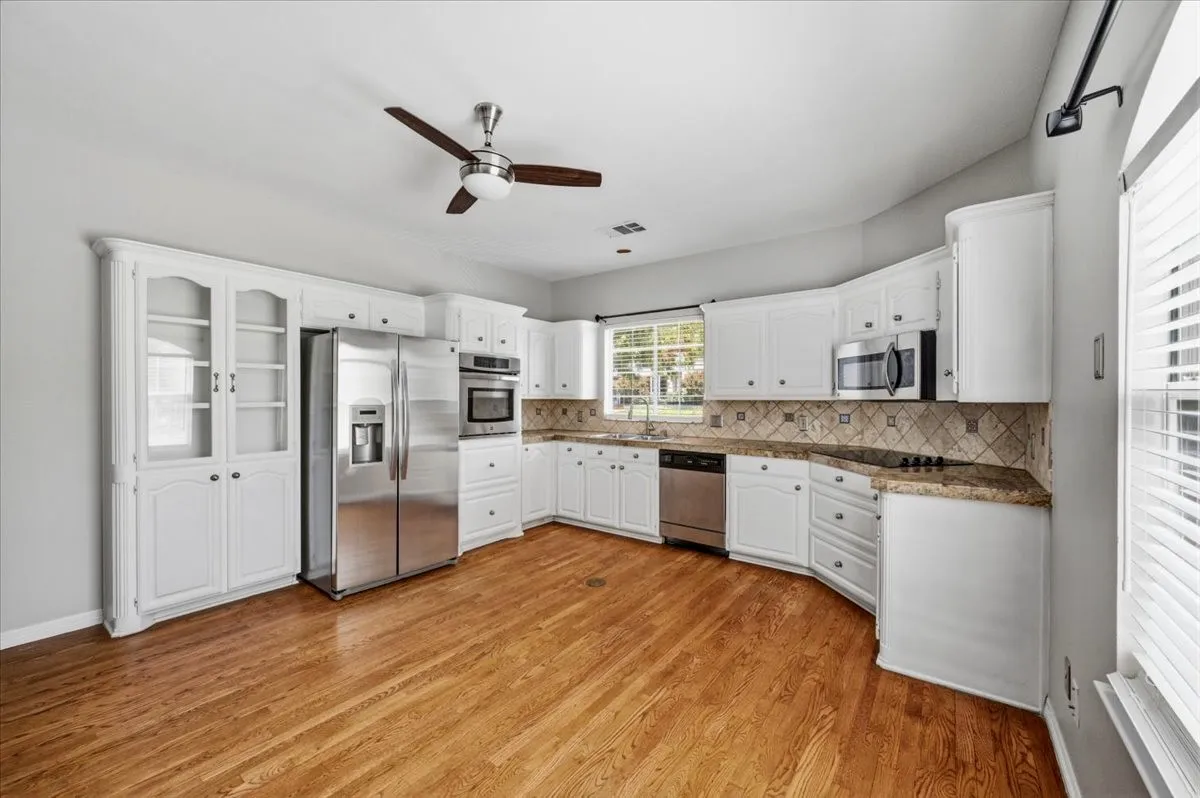 2nd floor eat in kitchen