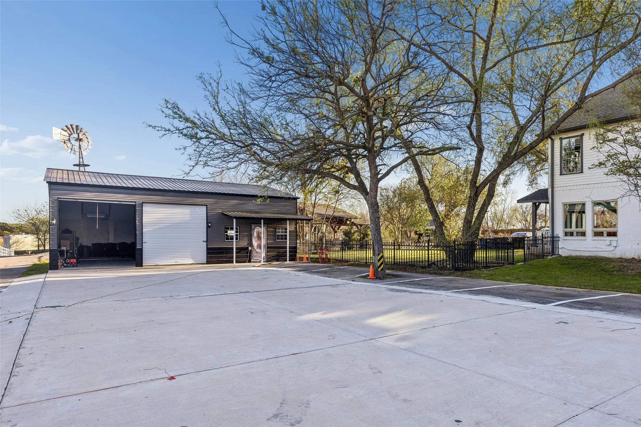 INSULATED GARAGE