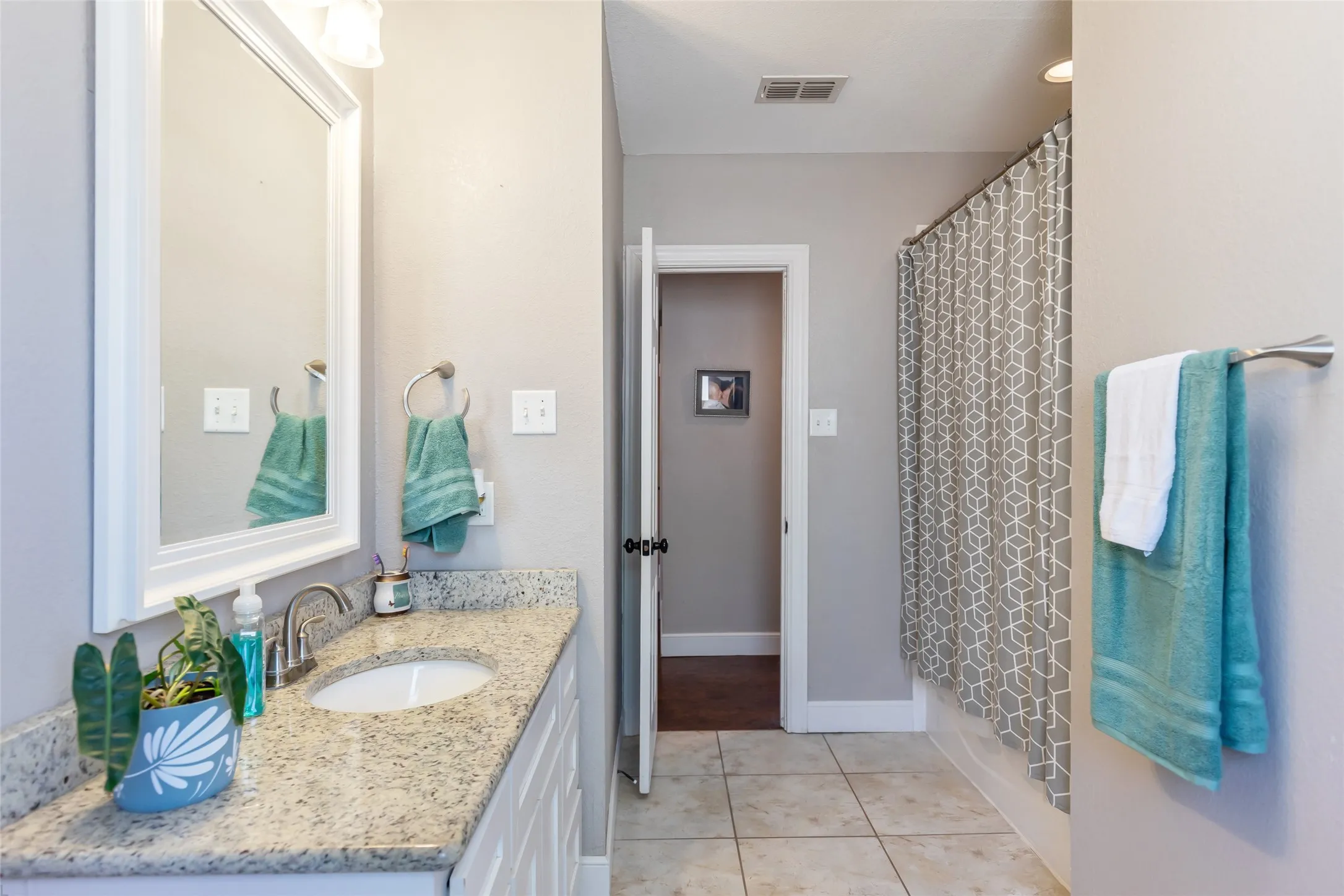 Single Family Residence For Sale in Taylor County , 1208 Lytle Way Circle, Abilene, Texas 79602, 3 Bedroom, 2 Bathroom, 2 Garage spaces, 2,499 Sqft, built in 1965, mls#21377118, Real Estate Agent in Abilene, Homes For Sale in Taylor county, Homes For Sale in Abilene, Realtor in Abilene Texas, Real Estate Brokerage Independent Realty Texas, Luminita Cordes Realtor