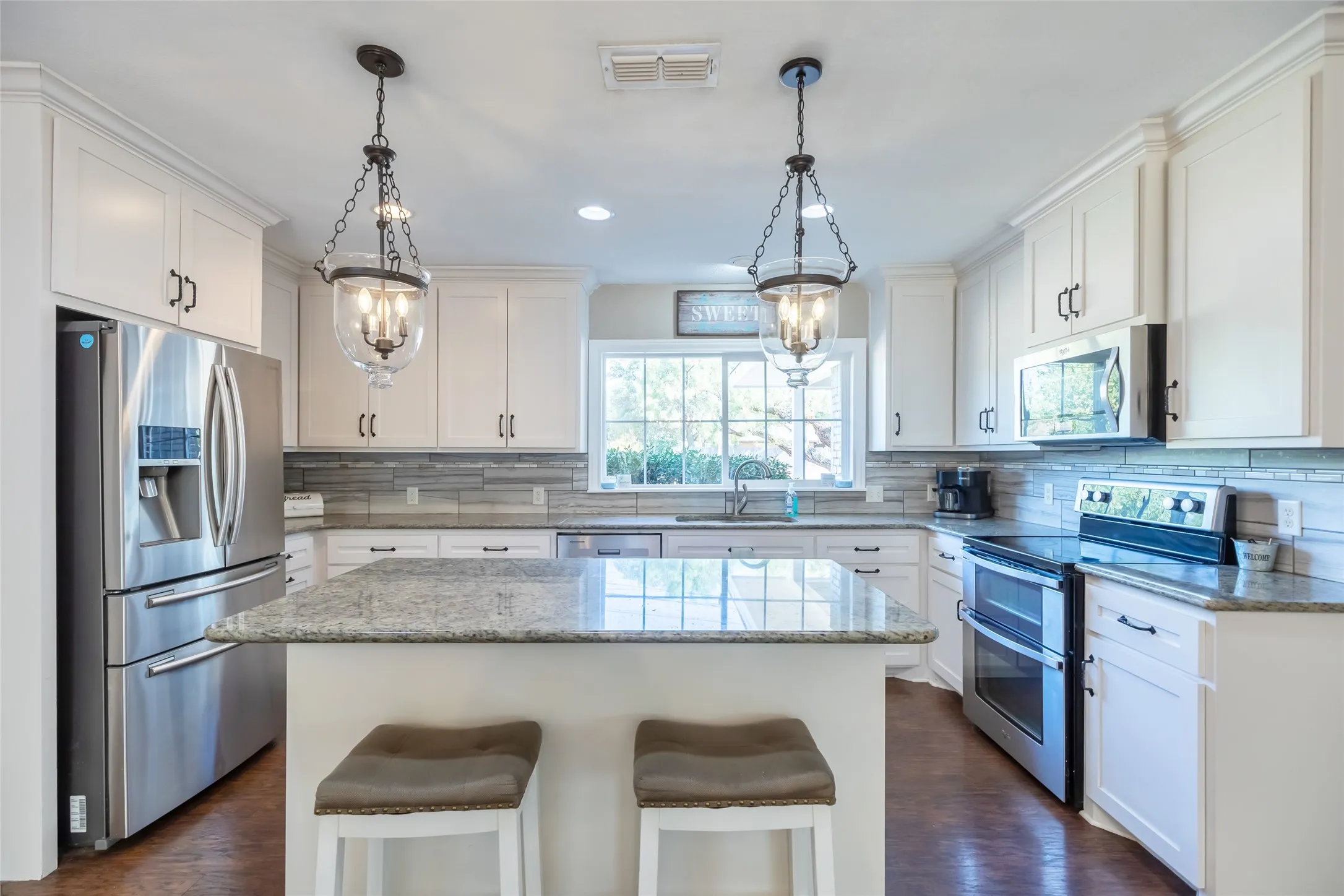Single Family Residence For Sale in Taylor County , 1208 Lytle Way Circle, Abilene, Texas 79602, 3 Bedroom, 2 Bathroom, 2 Garage spaces, 2,499 Sqft, built in 1965, mls#21377118, Real Estate Agent in Abilene, Homes For Sale in Taylor county, Homes For Sale in Abilene, Realtor in Abilene Texas, Real Estate Brokerage Independent Realty Texas, Luminita Cordes Realtor