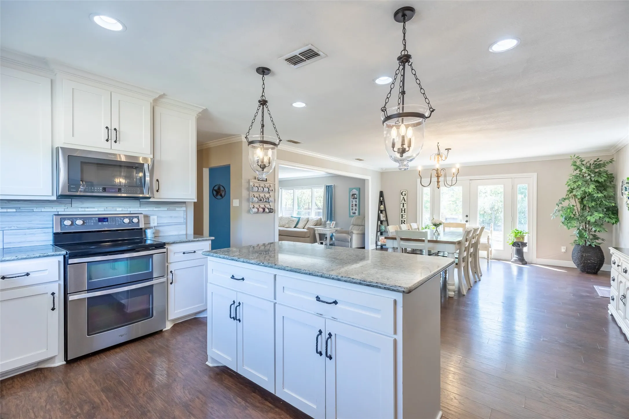 Single Family Residence For Sale in Taylor County , 1208 Lytle Way Circle, Abilene, Texas 79602, 3 Bedroom, 2 Bathroom, 2 Garage spaces, 2,499 Sqft, built in 1965, mls#21377118, Real Estate Agent in Abilene, Homes For Sale in Taylor county, Homes For Sale in Abilene, Realtor in Abilene Texas, Real Estate Brokerage Independent Realty Texas, Luminita Cordes Realtor