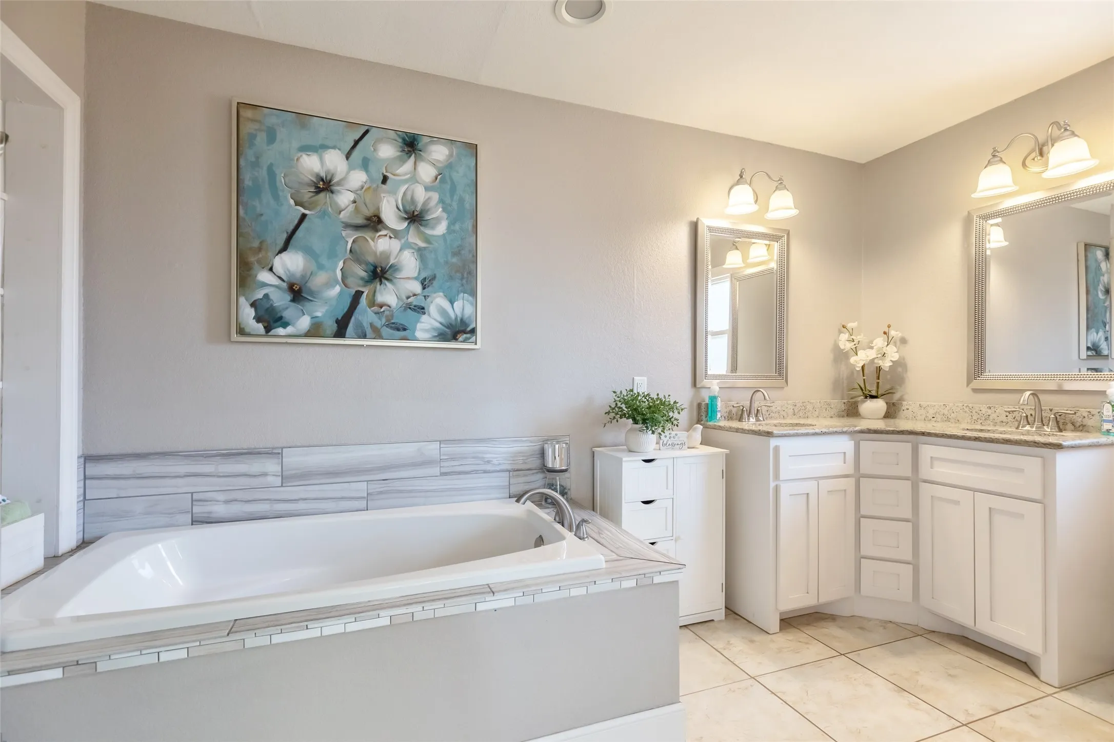 Single Family Residence For Sale in Taylor County , 1208 Lytle Way Circle, Abilene, Texas 79602, 3 Bedroom, 2 Bathroom, 2 Garage spaces, 2,499 Sqft, built in 1965, mls#21377118, Real Estate Agent in Abilene, Homes For Sale in Taylor county, Homes For Sale in Abilene, Realtor in Abilene Texas, Real Estate Brokerage Independent Realty Texas, Luminita Cordes Realtor