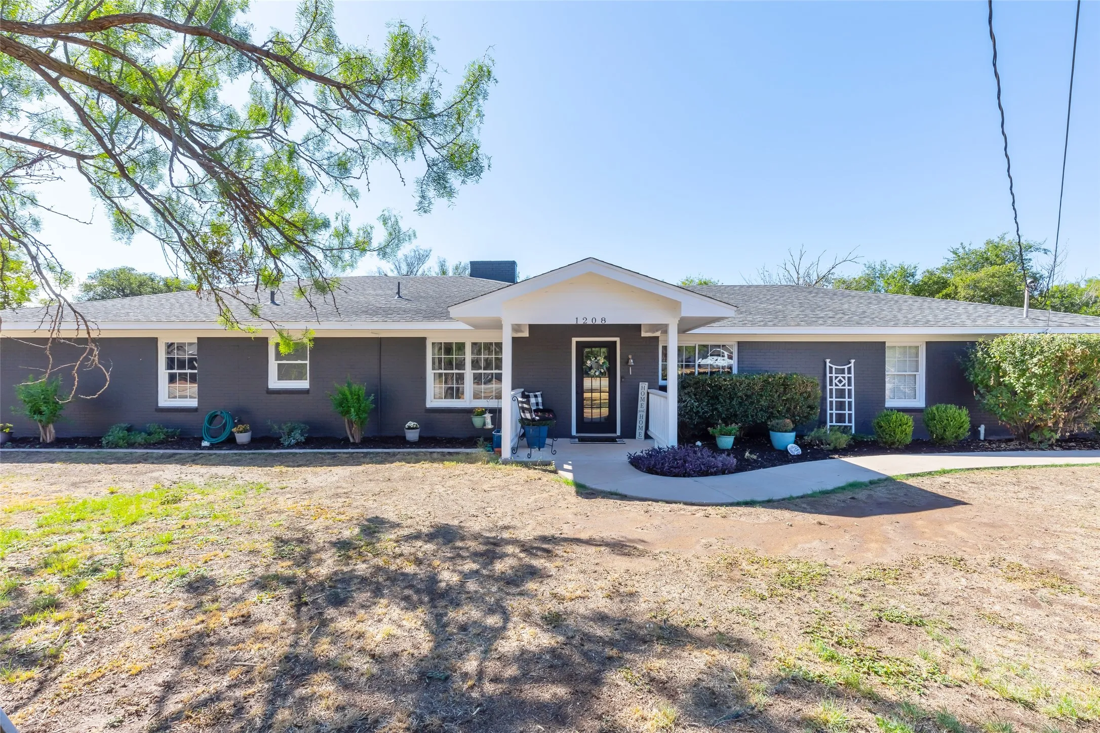 Single Family Residence For Sale in Taylor County , 1208 Lytle Way Circle, Abilene, Texas 79602, 3 Bedroom, 2 Bathroom, 2 Garage spaces, 2,499 Sqft, built in 1965, mls#21377118, Real Estate Agent in Abilene, Homes For Sale in Taylor county, Homes For Sale in Abilene, Realtor in Abilene Texas, Real Estate Brokerage Independent Realty Texas, Luminita Cordes Realtor