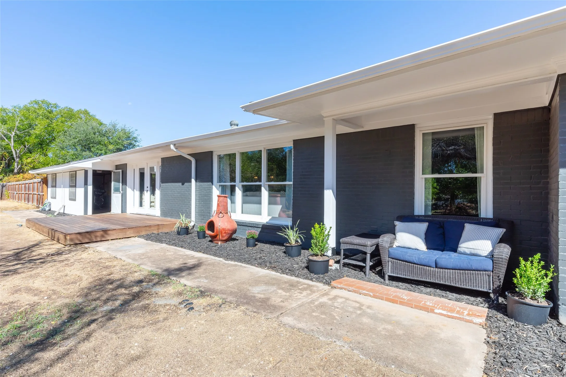 Single Family Residence For Sale in Taylor County , 1208 Lytle Way Circle, Abilene, Texas 79602, 3 Bedroom, 2 Bathroom, 2 Garage spaces, 2,499 Sqft, built in 1965, mls#21377118, Real Estate Agent in Abilene, Homes For Sale in Taylor county, Homes For Sale in Abilene, Realtor in Abilene Texas, Real Estate Brokerage Independent Realty Texas, Luminita Cordes Realtor