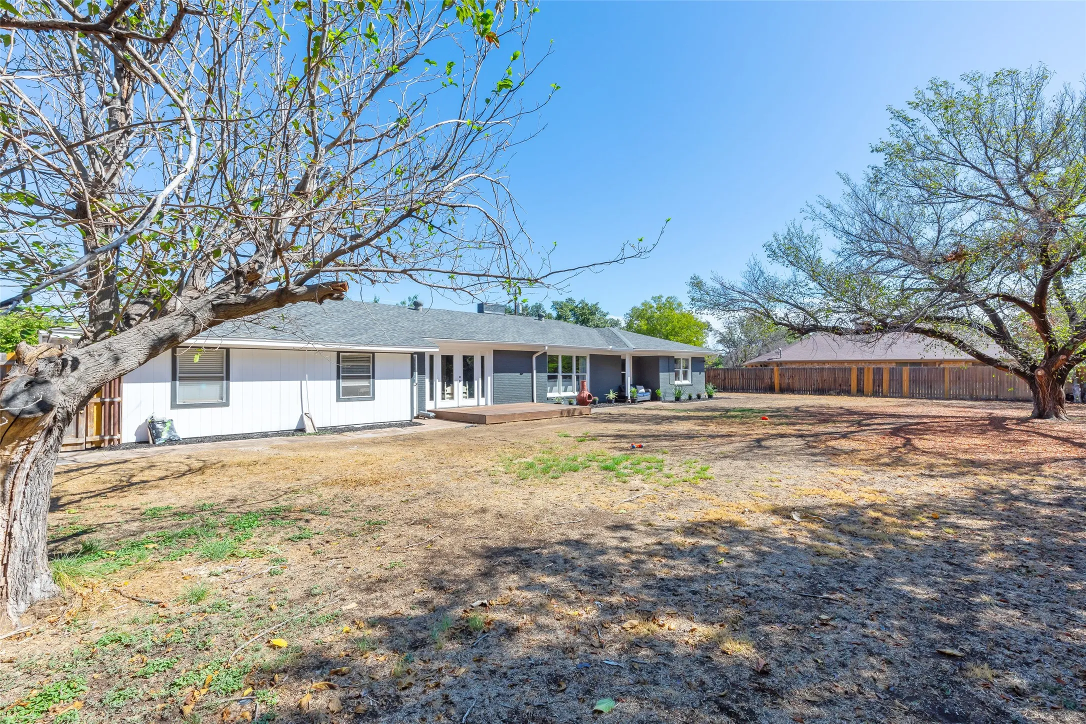 Single Family Residence For Sale in Taylor County , 1208 Lytle Way Circle, Abilene, Texas 79602, 3 Bedroom, 2 Bathroom, 2 Garage spaces, 2,499 Sqft, built in 1965, mls#21377118, Real Estate Agent in Abilene, Homes For Sale in Taylor county, Homes For Sale in Abilene, Realtor in Abilene Texas, Real Estate Brokerage Independent Realty Texas, Luminita Cordes Realtor