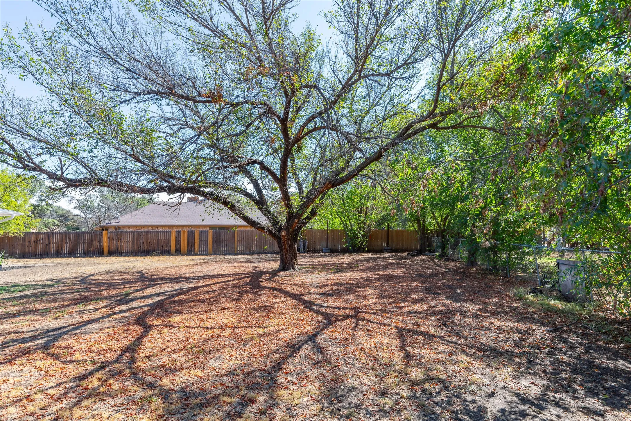 Single Family Residence For Sale in Taylor County , 1208 Lytle Way Circle, Abilene, Texas 79602, 3 Bedroom, 2 Bathroom, 2 Garage spaces, 2,499 Sqft, built in 1965, mls#21377118, Real Estate Agent in Abilene, Homes For Sale in Taylor county, Homes For Sale in Abilene, Realtor in Abilene Texas, Real Estate Brokerage Independent Realty Texas, Luminita Cordes Realtor