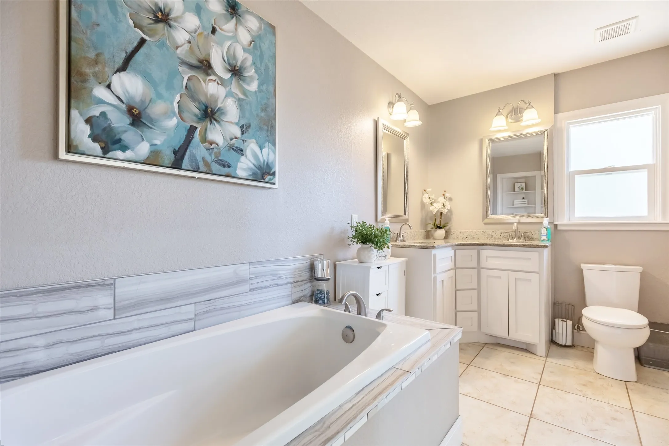 Single Family Residence For Sale in Taylor County , 1208 Lytle Way Circle, Abilene, Texas 79602, 3 Bedroom, 2 Bathroom, 2 Garage spaces, 2,499 Sqft, built in 1965, mls#21377118, Real Estate Agent in Abilene, Homes For Sale in Taylor county, Homes For Sale in Abilene, Realtor in Abilene Texas, Real Estate Brokerage Independent Realty Texas, Luminita Cordes Realtor