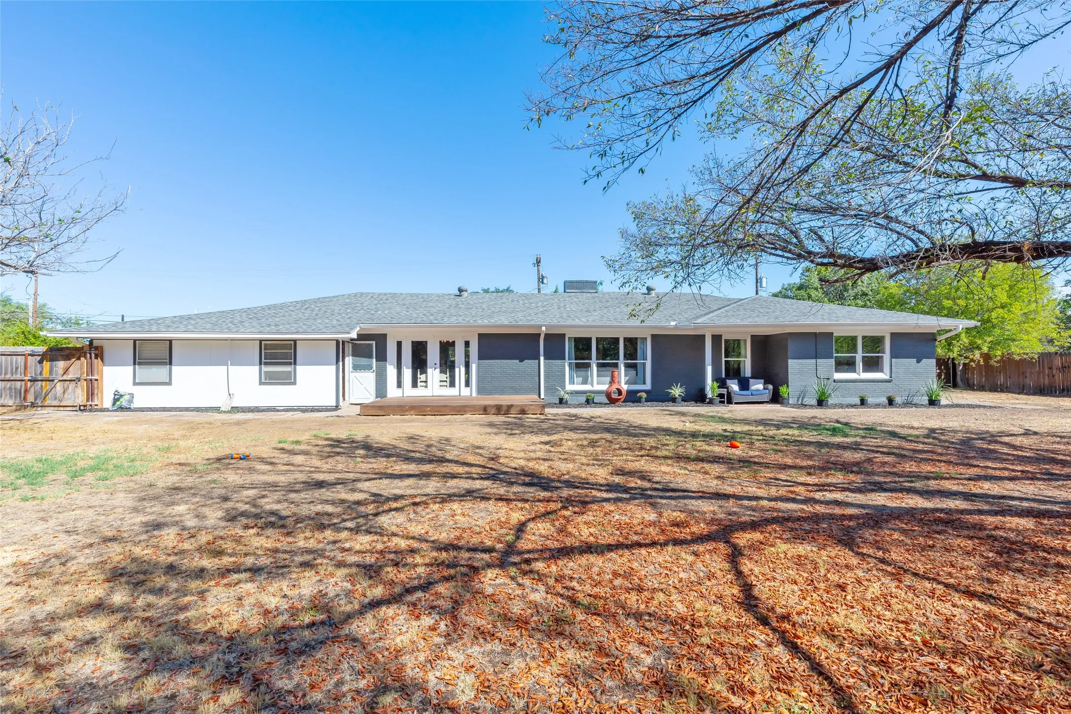 Single Family Residence For Sale in Taylor County , 1208 Lytle Way Circle, Abilene, Texas 79602, 3 Bedroom, 2 Bathroom, 2 Garage spaces, 2,499 Sqft, built in 1965, mls#21377118, Real Estate Agent in Abilene, Homes For Sale in Taylor county, Homes For Sale in Abilene, Realtor in Abilene Texas, Real Estate Brokerage Independent Realty Texas, Luminita Cordes Realtor