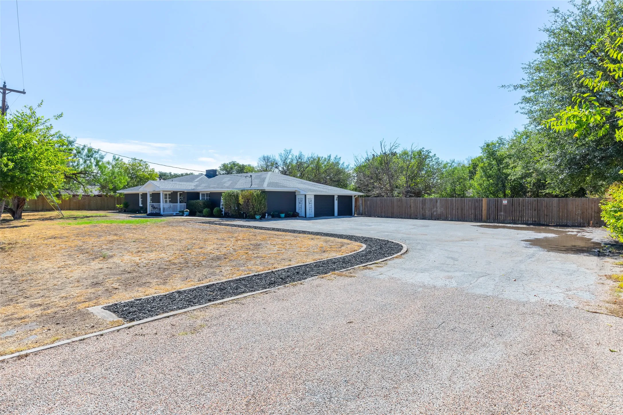 Single Family Residence For Sale in Taylor County , 1208 Lytle Way Circle, Abilene, Texas 79602, 3 Bedroom, 2 Bathroom, 2 Garage spaces, 2,499 Sqft, built in 1965, mls#21377118, Real Estate Agent in Abilene, Homes For Sale in Taylor county, Homes For Sale in Abilene, Realtor in Abilene Texas, Real Estate Brokerage Independent Realty Texas, Luminita Cordes Realtor