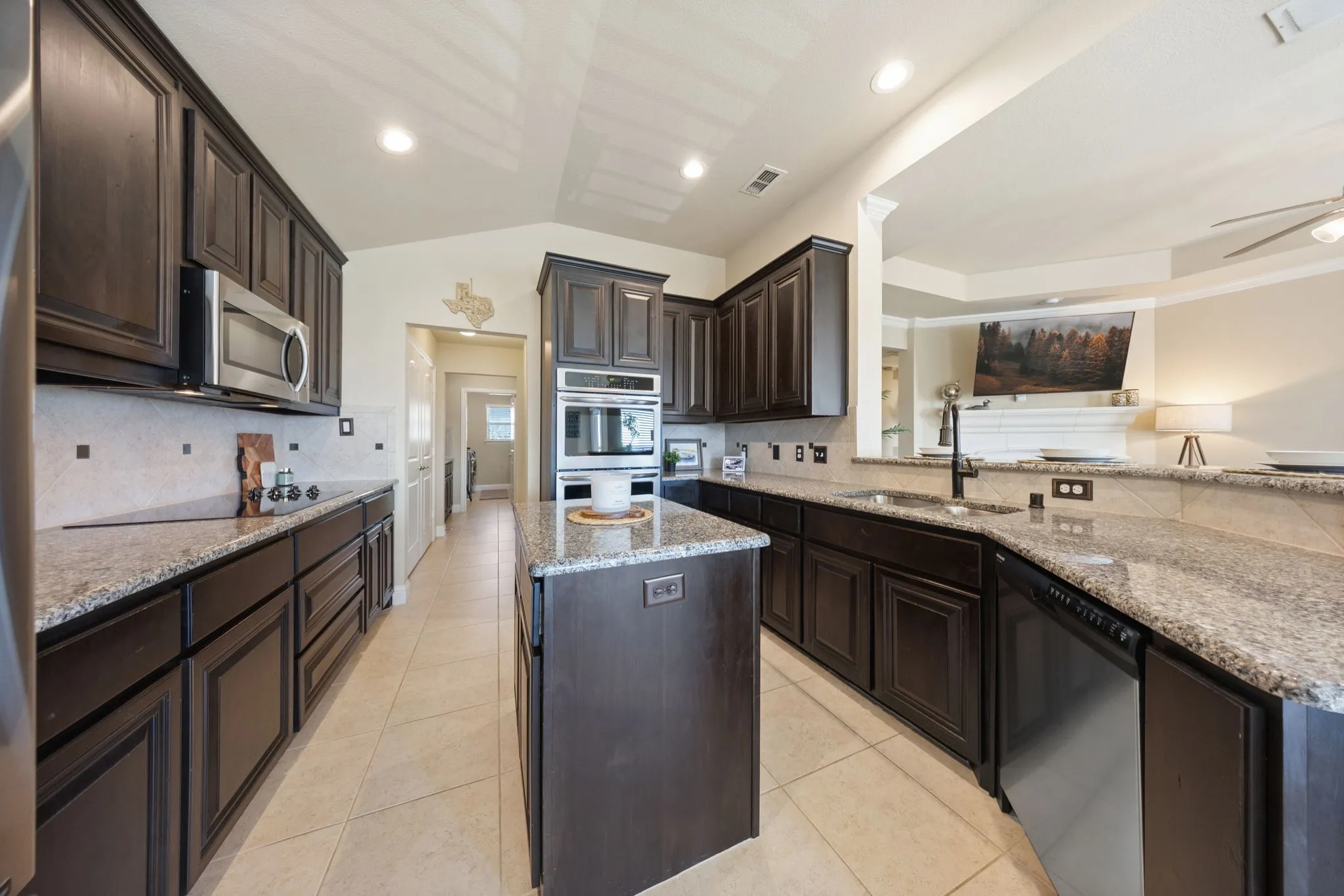 Single Family Residence For Sale in Rockwall County , 2029 Pontchartrain Drive, Rockwall, Texas 75087, 3 Bedroom, 3 Bathroom, 2 Garage spaces, 3,044 Sqft, built in 2014, mls#21382194, Real Estate Agent in Rockwall, Homes For Sale in Rockwall county, Homes For Sale in Rockwall, Realtor in Rockwall Texas, Real Estate Brokerage Independent Realty Texas, Luminita Cordes Realtor