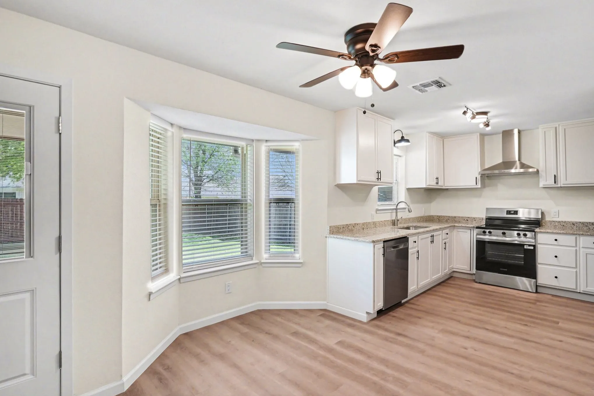 Single Family Residence For Rent in Johnson County , 772 Hampshire Drive, Burleson, Texas 76028, 3 Bedroom, 2 Bathroom, 2 Garage spaces, 1,210 Sqft, built in 1987, mls#21382264, Real Estate Agent in Burleson, Homes For Rent in Johnson county, Homes For Rent in Burleson, Realtor in Burleson Texas, Real Estate Brokerage Independent Realty Texas, Luminita Cordes Realtor