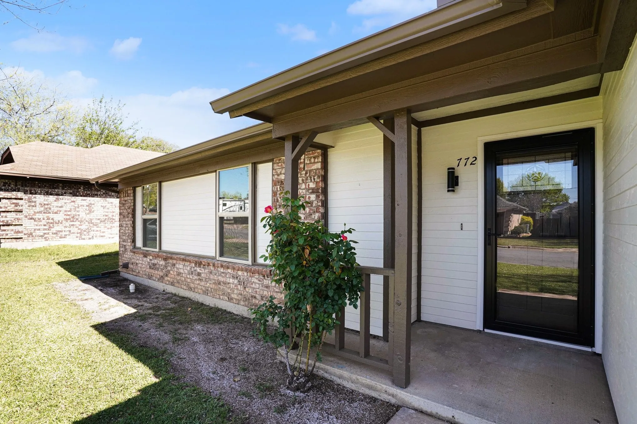 Single Family Residence For Rent in Johnson County , 772 Hampshire Drive, Burleson, Texas 76028, 3 Bedroom, 2 Bathroom, 2 Garage spaces, 1,210 Sqft, built in 1987, mls#21382264, Real Estate Agent in Burleson, Homes For Rent in Johnson county, Homes For Rent in Burleson, Realtor in Burleson Texas, Real Estate Brokerage Independent Realty Texas, Luminita Cordes Realtor