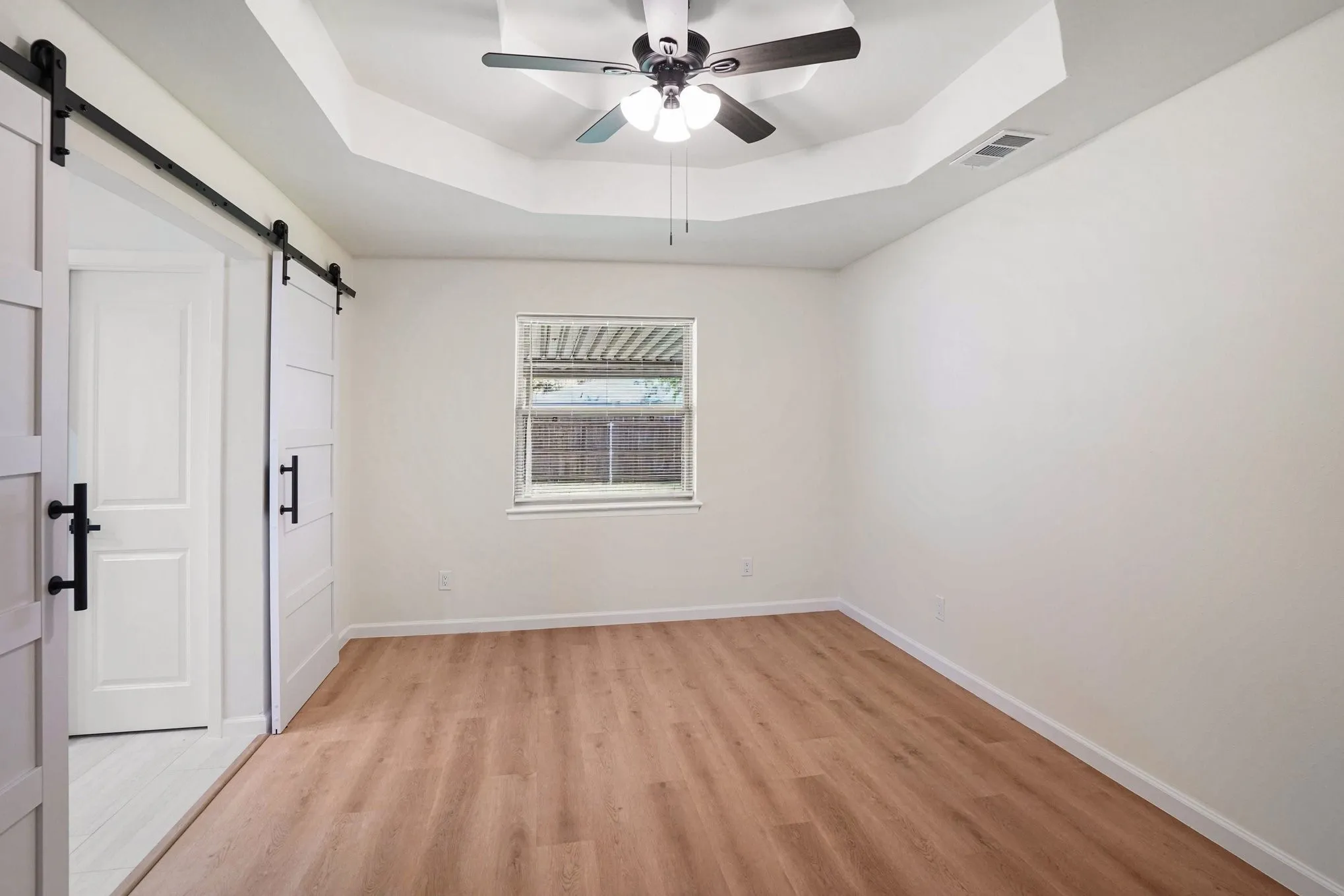 Single Family Residence For Rent in Johnson County , 772 Hampshire Drive, Burleson, Texas 76028, 3 Bedroom, 2 Bathroom, 2 Garage spaces, 1,210 Sqft, built in 1987, mls#21382264, Real Estate Agent in Burleson, Homes For Rent in Johnson county, Homes For Rent in Burleson, Realtor in Burleson Texas, Real Estate Brokerage Independent Realty Texas, Luminita Cordes Realtor