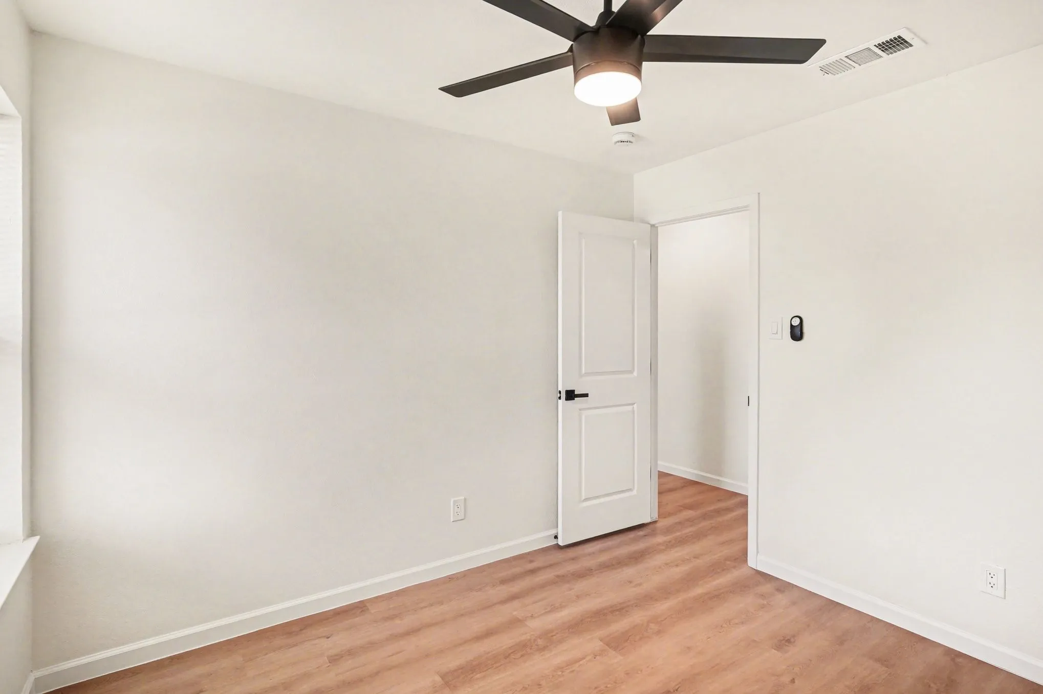 Single Family Residence For Rent in Johnson County , 772 Hampshire Drive, Burleson, Texas 76028, 3 Bedroom, 2 Bathroom, 2 Garage spaces, 1,210 Sqft, built in 1987, mls#21382264, Real Estate Agent in Burleson, Homes For Rent in Johnson county, Homes For Rent in Burleson, Realtor in Burleson Texas, Real Estate Brokerage Independent Realty Texas, Luminita Cordes Realtor
