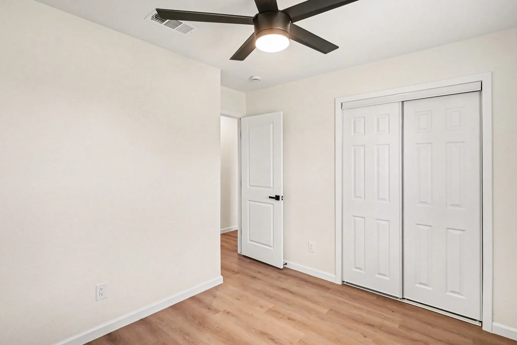 Single Family Residence For Rent in Johnson County , 772 Hampshire Drive, Burleson, Texas 76028, 3 Bedroom, 2 Bathroom, 2 Garage spaces, 1,210 Sqft, built in 1987, mls#21382264, Real Estate Agent in Burleson, Homes For Rent in Johnson county, Homes For Rent in Burleson, Realtor in Burleson Texas, Real Estate Brokerage Independent Realty Texas, Luminita Cordes Realtor