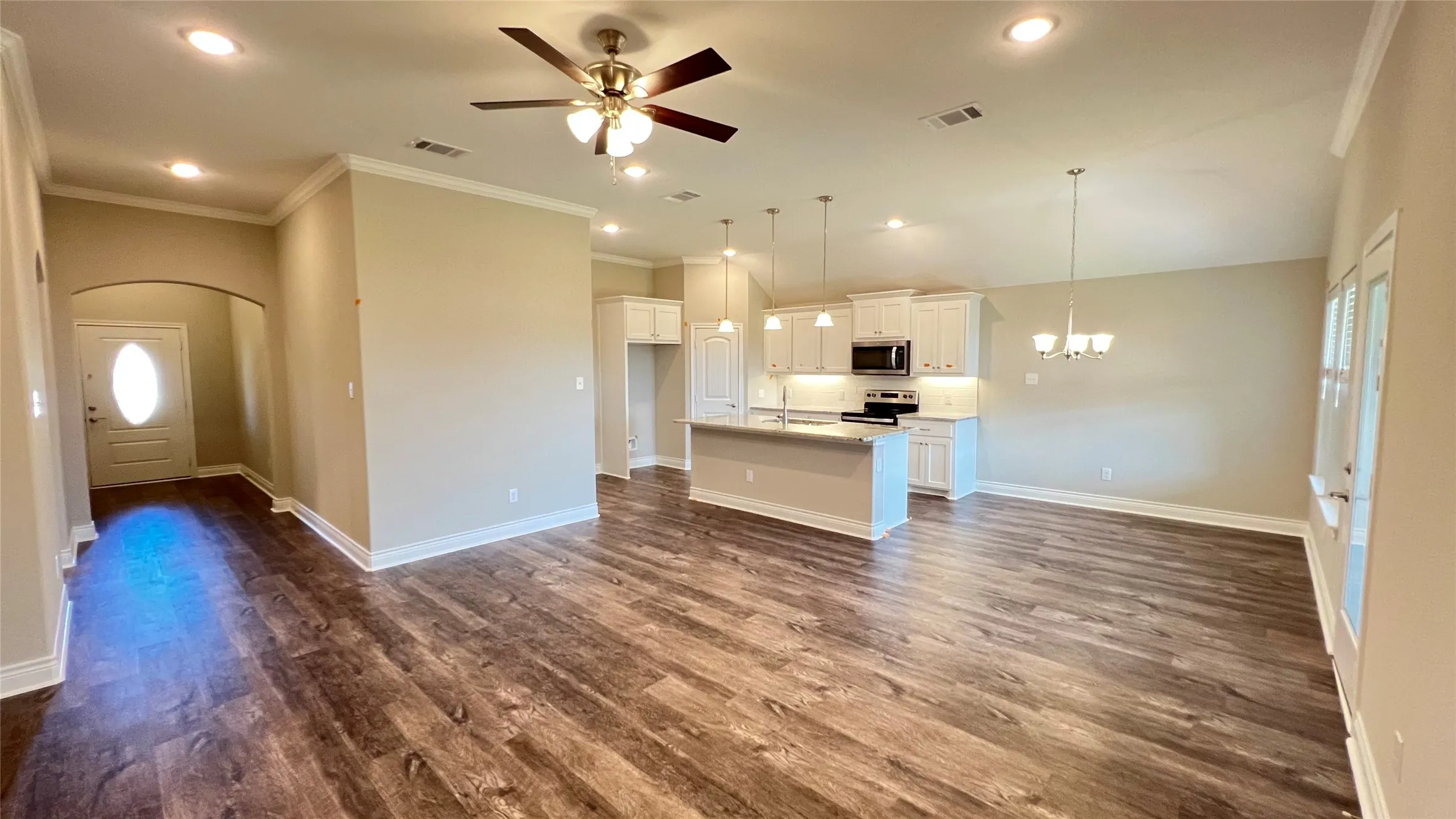 Single Family Residence For Rent in Hunt County , 803 Ransom Way, Greenville, Texas 75402, 3 Bedroom, 2 Bathroom, 2 Garage spaces, 1,605 Sqft, built in 2023, mls#21372334, Real Estate Agent in Greenville, Homes For Rent in Hunt county, Homes For Rent in Greenville, Realtor in Greenville Texas, Real Estate Brokerage Independent Realty Texas, Luminita Cordes Realtor