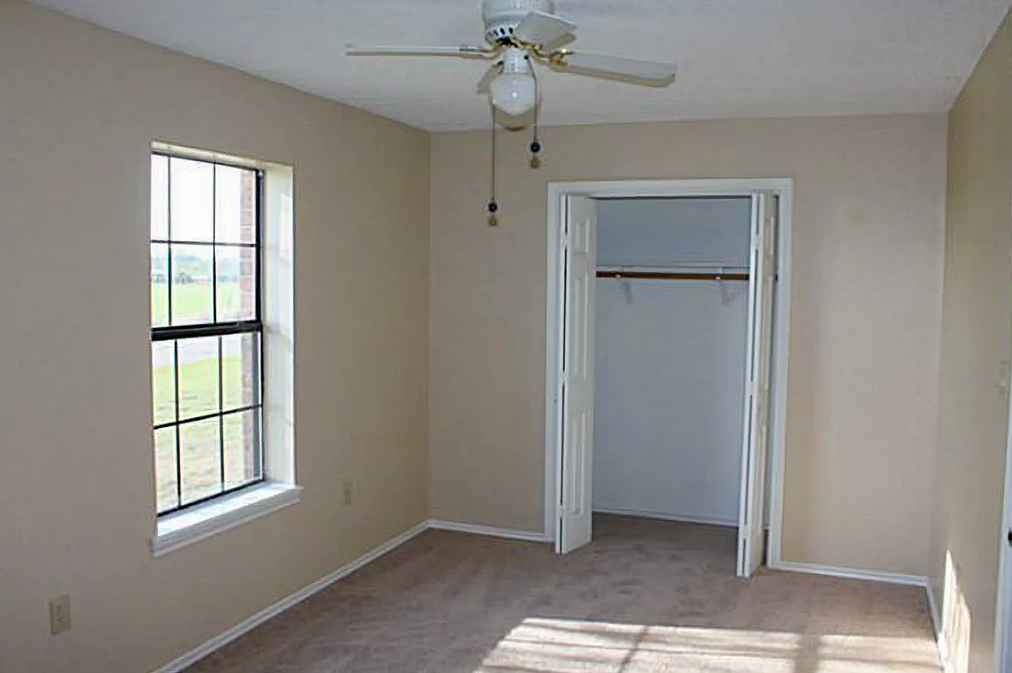 Single Family Residence For Rent in Wise County , 803 S Wickham Street, Alvord, Texas 76225, 3 Bedroom, 1 Bathroom, 1 Garage spaces, 1,066 Sqft, built in 1994, mls#21381340, Real Estate Agent in Alvord, Homes For Rent in Wise county, Homes For Rent in Alvord, Realtor in Alvord Texas, Real Estate Brokerage Independent Realty Texas, Luminita Cordes Realtor