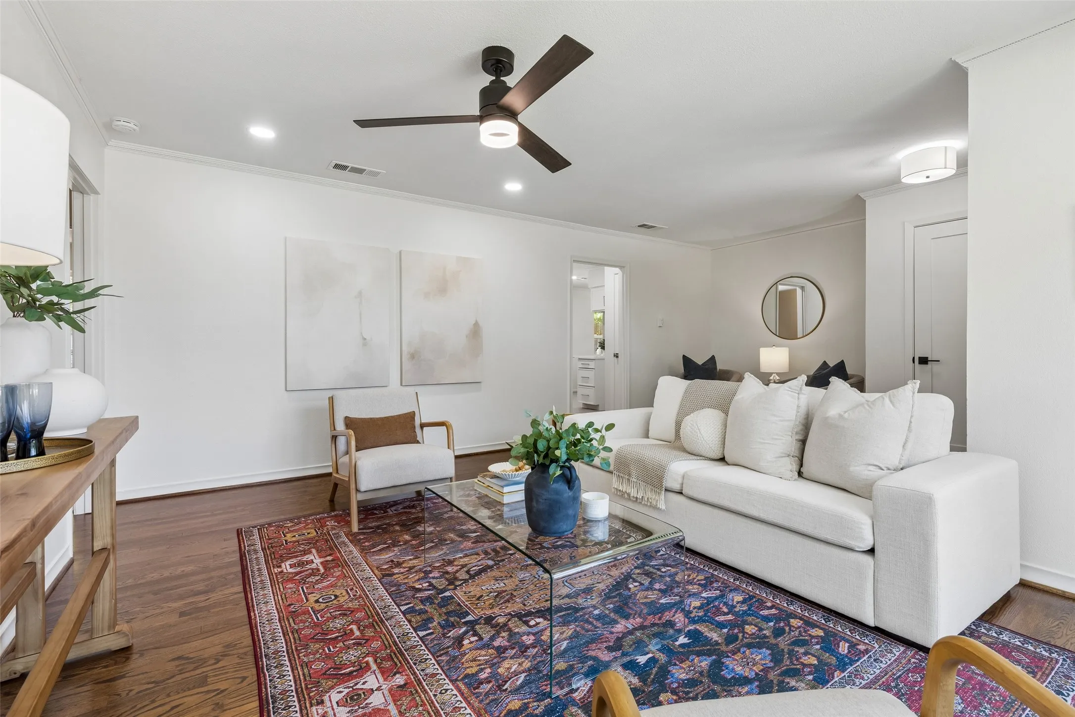 Single Family Residence For Sale in Dallas County , 155 Bon Aire Drive, Dallas, Texas 75218, 3 Bedroom, 2 Bathroom, 1 Garage spaces, 1,330 Sqft, built in 1955, mls#21380073, Real Estate Agent in Dallas, Homes For Sale in Dallas county, Homes For Sale in Dallas, Realtor in Dallas Texas, Real Estate Brokerage Independent Realty Texas, Luminita Cordes Realtor