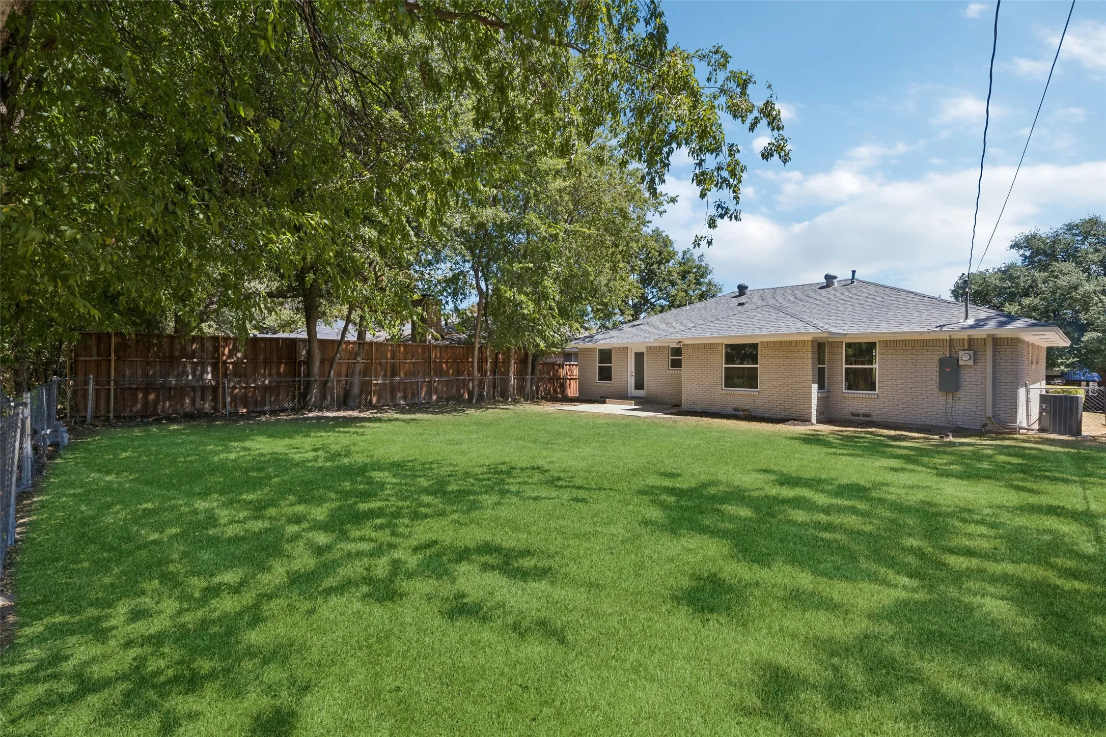 Single Family Residence For Sale in Dallas County , 155 Bon Aire Drive, Dallas, Texas 75218, 3 Bedroom, 2 Bathroom, 1 Garage spaces, 1,330 Sqft, built in 1955, mls#21380073, Real Estate Agent in Dallas, Homes For Sale in Dallas county, Homes For Sale in Dallas, Realtor in Dallas Texas, Real Estate Brokerage Independent Realty Texas, Luminita Cordes Realtor