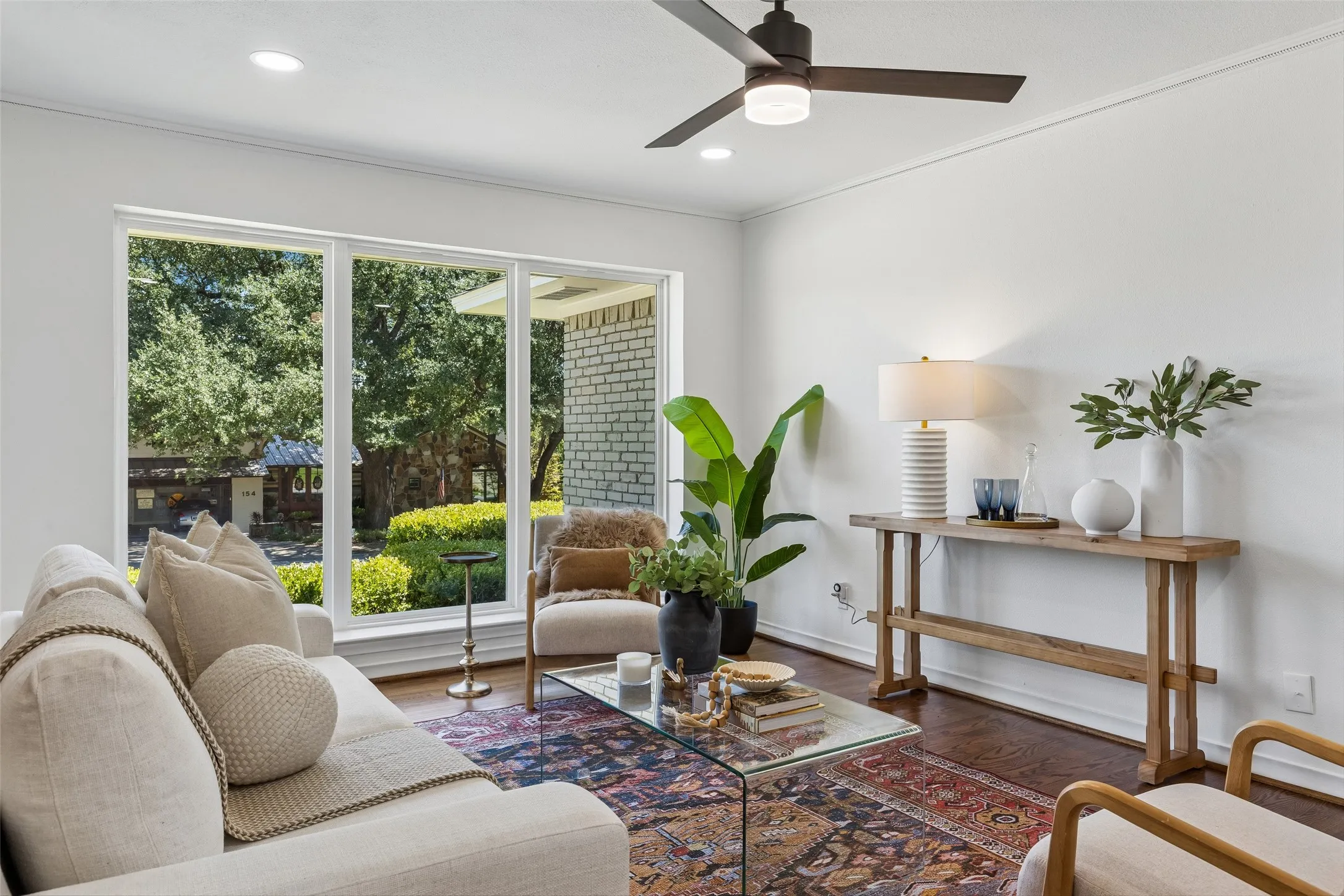 Single Family Residence For Sale in Dallas County , 155 Bon Aire Drive, Dallas, Texas 75218, 3 Bedroom, 2 Bathroom, 1 Garage spaces, 1,330 Sqft, built in 1955, mls#21380073, Real Estate Agent in Dallas, Homes For Sale in Dallas county, Homes For Sale in Dallas, Realtor in Dallas Texas, Real Estate Brokerage Independent Realty Texas, Luminita Cordes Realtor