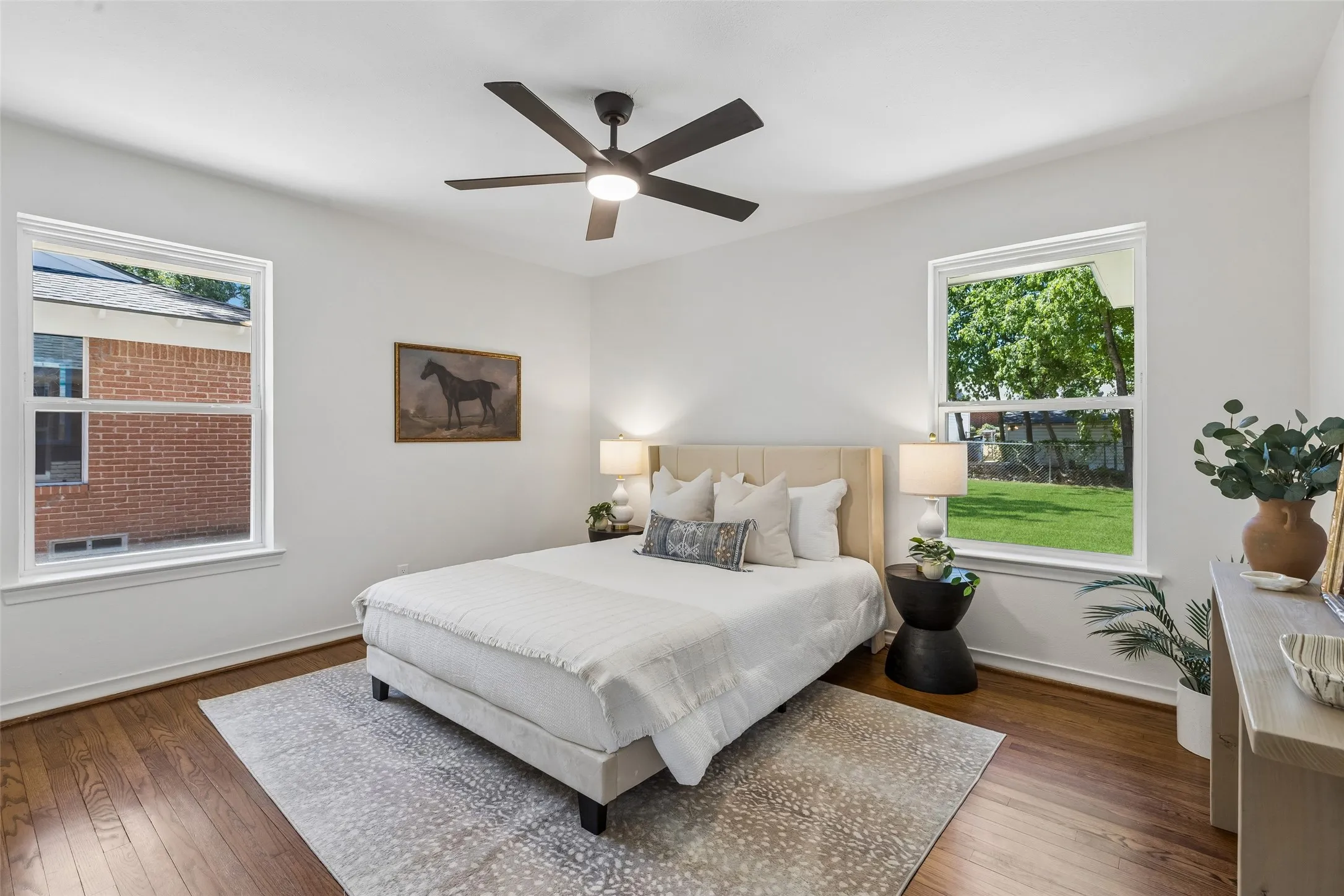 Single Family Residence For Sale in Dallas County , 155 Bon Aire Drive, Dallas, Texas 75218, 3 Bedroom, 2 Bathroom, 1 Garage spaces, 1,330 Sqft, built in 1955, mls#21380073, Real Estate Agent in Dallas, Homes For Sale in Dallas county, Homes For Sale in Dallas, Realtor in Dallas Texas, Real Estate Brokerage Independent Realty Texas, Luminita Cordes Realtor