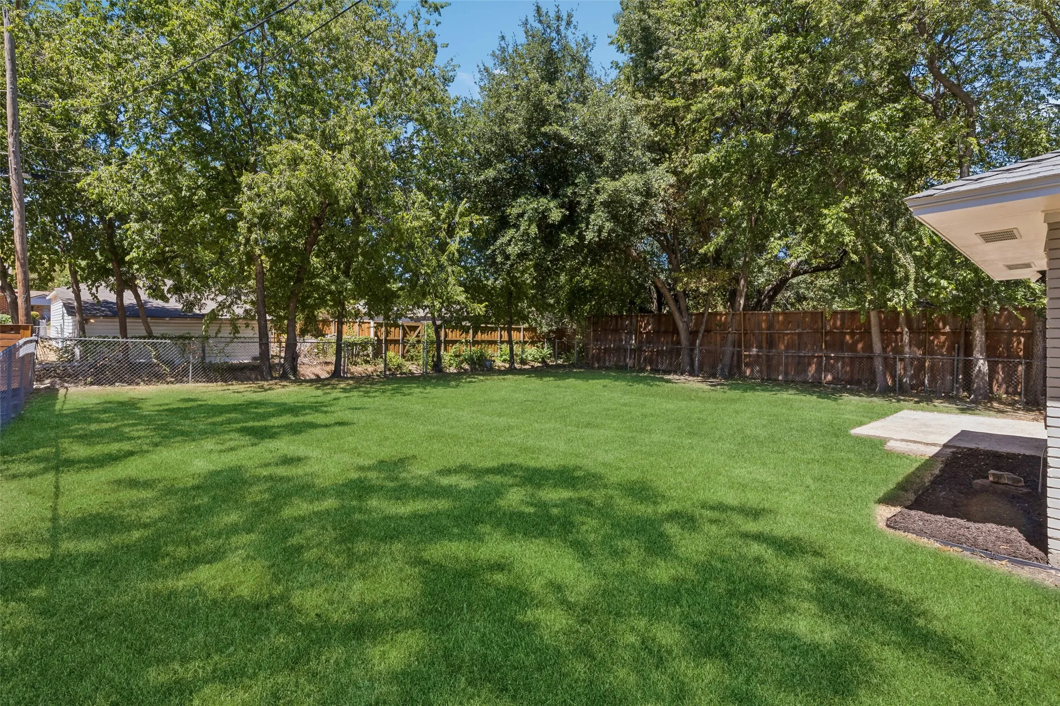 Single Family Residence For Sale in Dallas County , 155 Bon Aire Drive, Dallas, Texas 75218, 3 Bedroom, 2 Bathroom, 1 Garage spaces, 1,330 Sqft, built in 1955, mls#21380073, Real Estate Agent in Dallas, Homes For Sale in Dallas county, Homes For Sale in Dallas, Realtor in Dallas Texas, Real Estate Brokerage Independent Realty Texas, Luminita Cordes Realtor