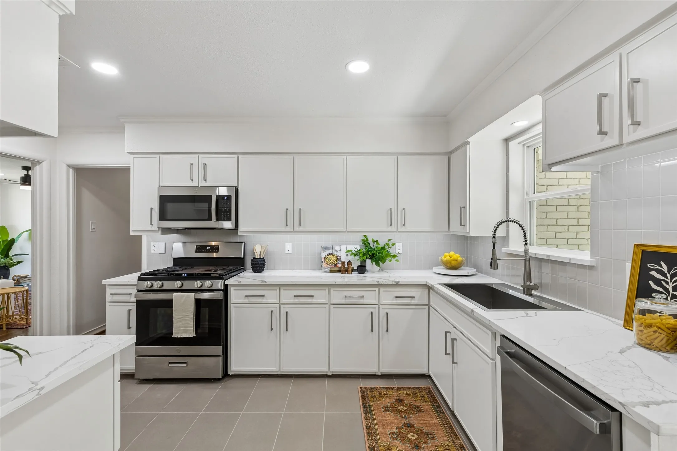 Single Family Residence For Sale in Dallas County , 155 Bon Aire Drive, Dallas, Texas 75218, 3 Bedroom, 2 Bathroom, 1 Garage spaces, 1,330 Sqft, built in 1955, mls#21380073, Real Estate Agent in Dallas, Homes For Sale in Dallas county, Homes For Sale in Dallas, Realtor in Dallas Texas, Real Estate Brokerage Independent Realty Texas, Luminita Cordes Realtor