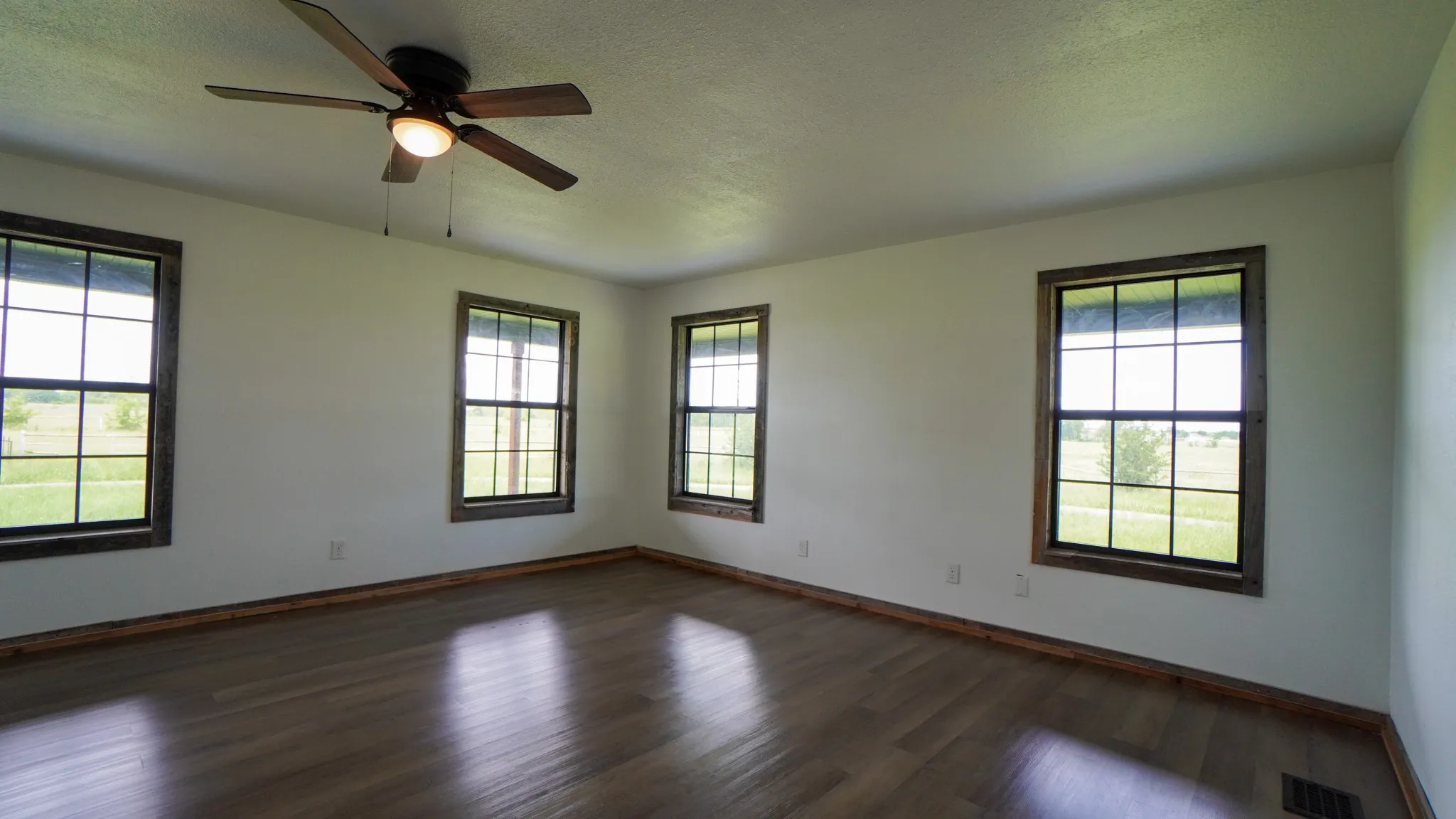 Single Family Residence For Rent in Kaufman County , 6700 Colquitt Road, Terrell, Texas 75160, 4 Bedroom, 2 Bathroom, Garage spaces, 2,345 Sqft, built in 1985, mls#21381706, Real Estate Agent in Terrell, Homes For Rent in Kaufman county, Homes For Rent in Terrell, Realtor in Terrell Texas, Real Estate Brokerage Independent Realty Texas, Luminita Cordes Realtor