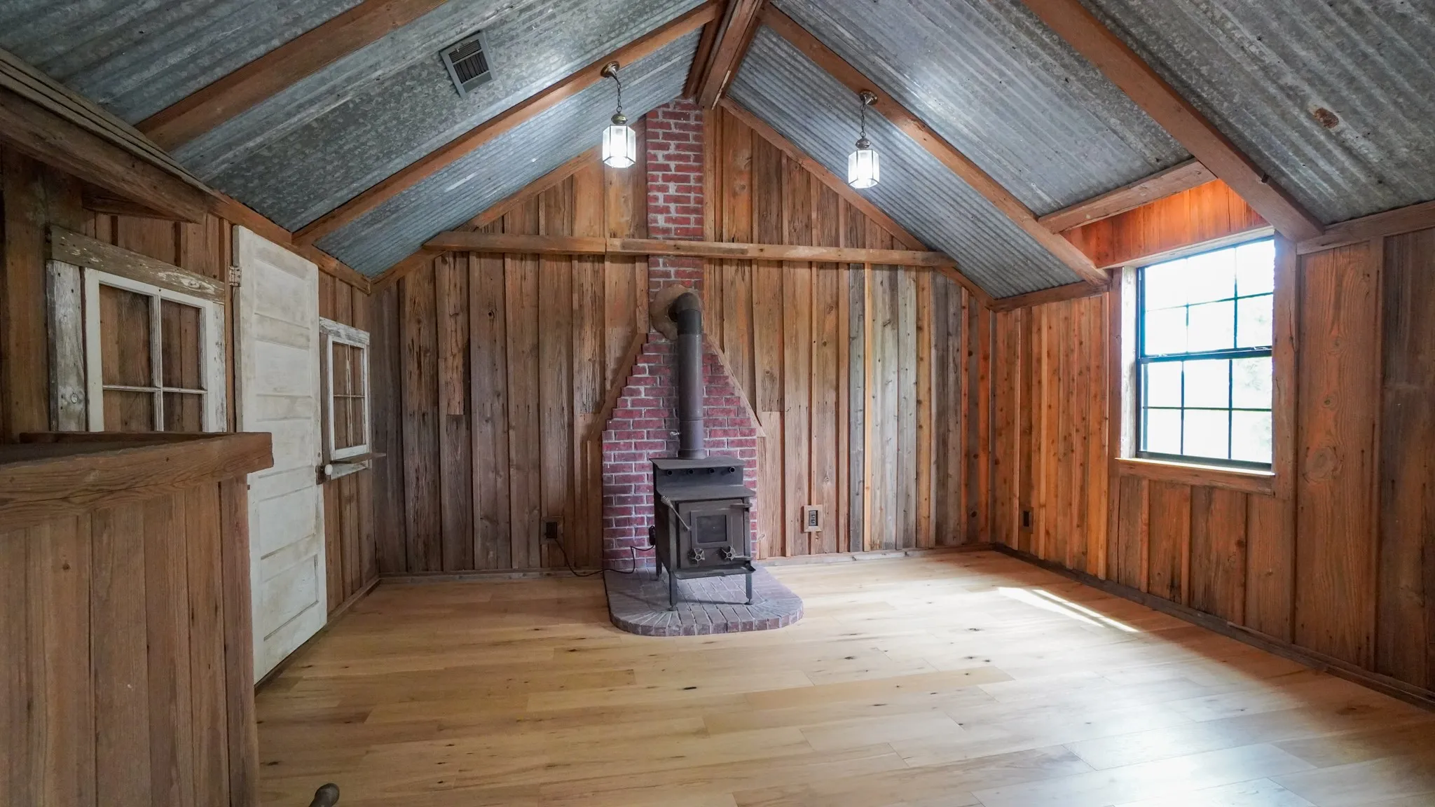 Single Family Residence For Rent in Kaufman County , 6700 Colquitt Road, Terrell, Texas 75160, 4 Bedroom, 2 Bathroom, Garage spaces, 2,345 Sqft, built in 1985, mls#21381706, Real Estate Agent in Terrell, Homes For Rent in Kaufman county, Homes For Rent in Terrell, Realtor in Terrell Texas, Real Estate Brokerage Independent Realty Texas, Luminita Cordes Realtor