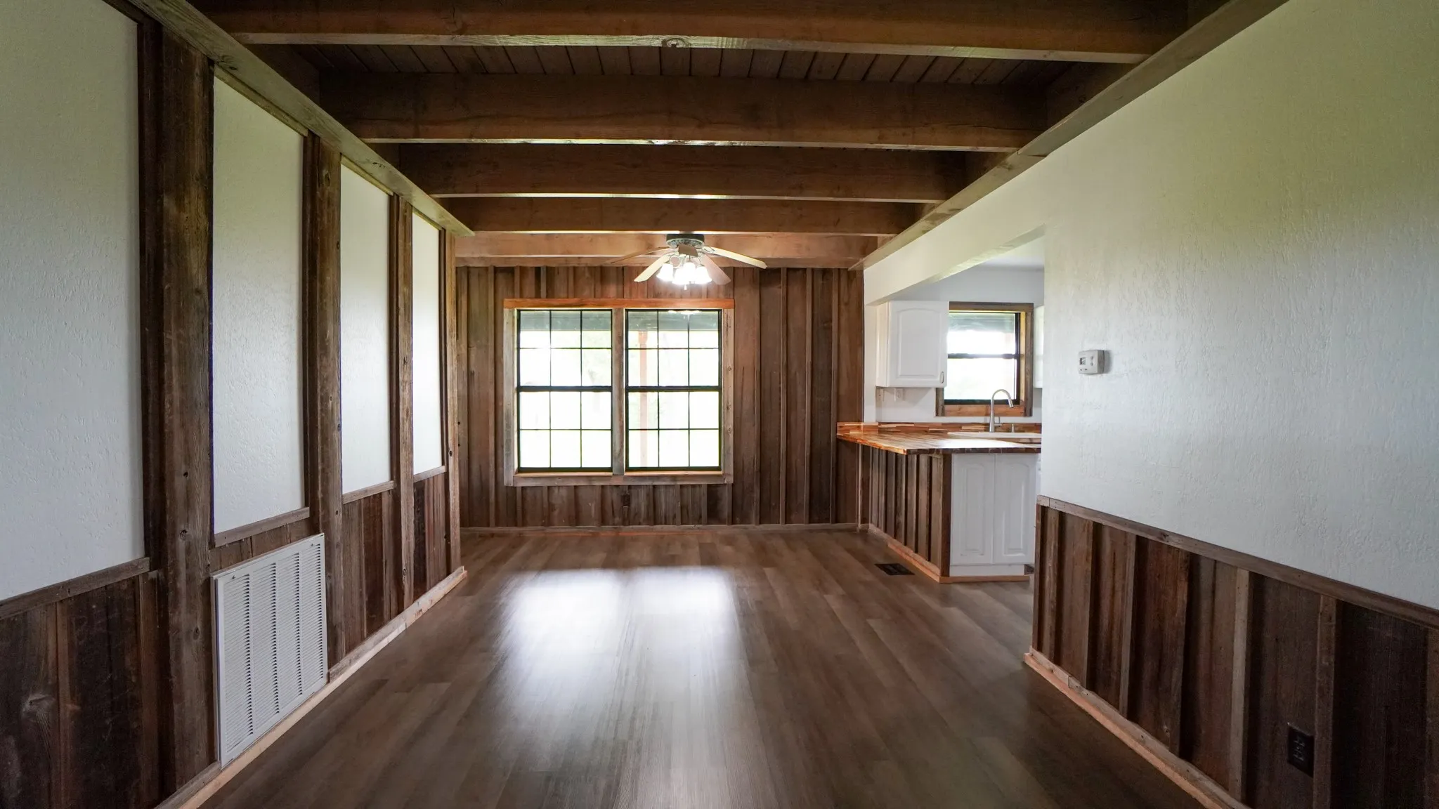 Single Family Residence For Rent in Kaufman County , 6700 Colquitt Road, Terrell, Texas 75160, 4 Bedroom, 2 Bathroom, Garage spaces, 2,345 Sqft, built in 1985, mls#21381706, Real Estate Agent in Terrell, Homes For Rent in Kaufman county, Homes For Rent in Terrell, Realtor in Terrell Texas, Real Estate Brokerage Independent Realty Texas, Luminita Cordes Realtor