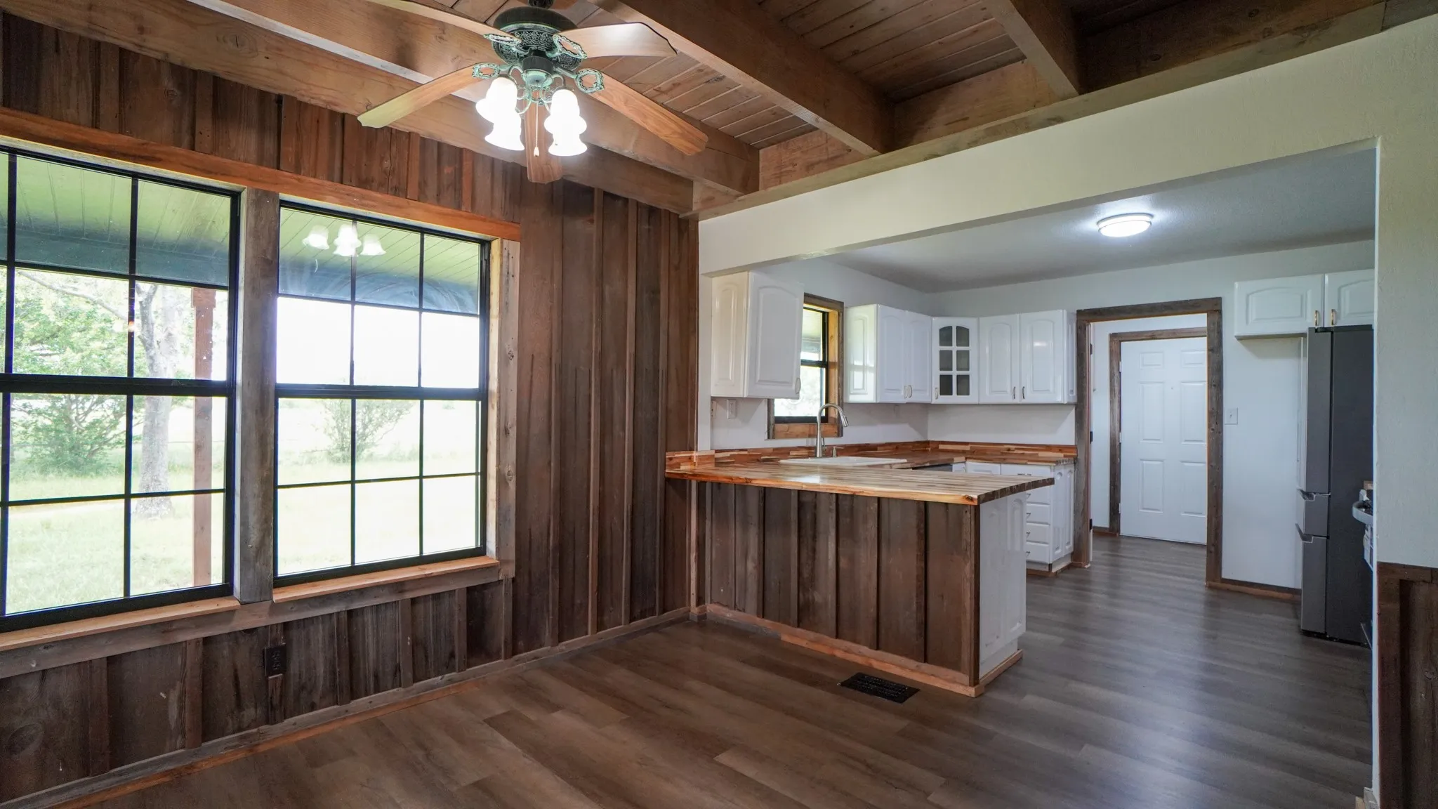 Single Family Residence For Rent in Kaufman County , 6700 Colquitt Road, Terrell, Texas 75160, 4 Bedroom, 2 Bathroom, Garage spaces, 2,345 Sqft, built in 1985, mls#21381706, Real Estate Agent in Terrell, Homes For Rent in Kaufman county, Homes For Rent in Terrell, Realtor in Terrell Texas, Real Estate Brokerage Independent Realty Texas, Luminita Cordes Realtor