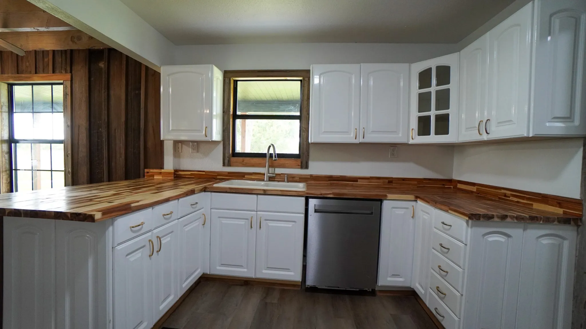 Single Family Residence For Rent in Kaufman County , 6700 Colquitt Road, Terrell, Texas 75160, 4 Bedroom, 2 Bathroom, Garage spaces, 2,345 Sqft, built in 1985, mls#21381706, Real Estate Agent in Terrell, Homes For Rent in Kaufman county, Homes For Rent in Terrell, Realtor in Terrell Texas, Real Estate Brokerage Independent Realty Texas, Luminita Cordes Realtor